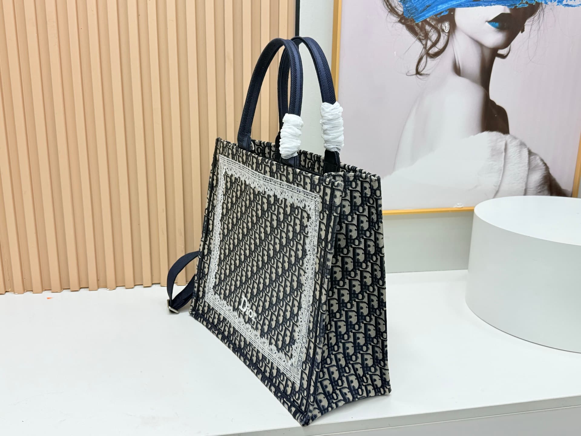 C2052 Details of Diore JWA’s new bags in the first season! The classic bags now have a modern touch. — image 3