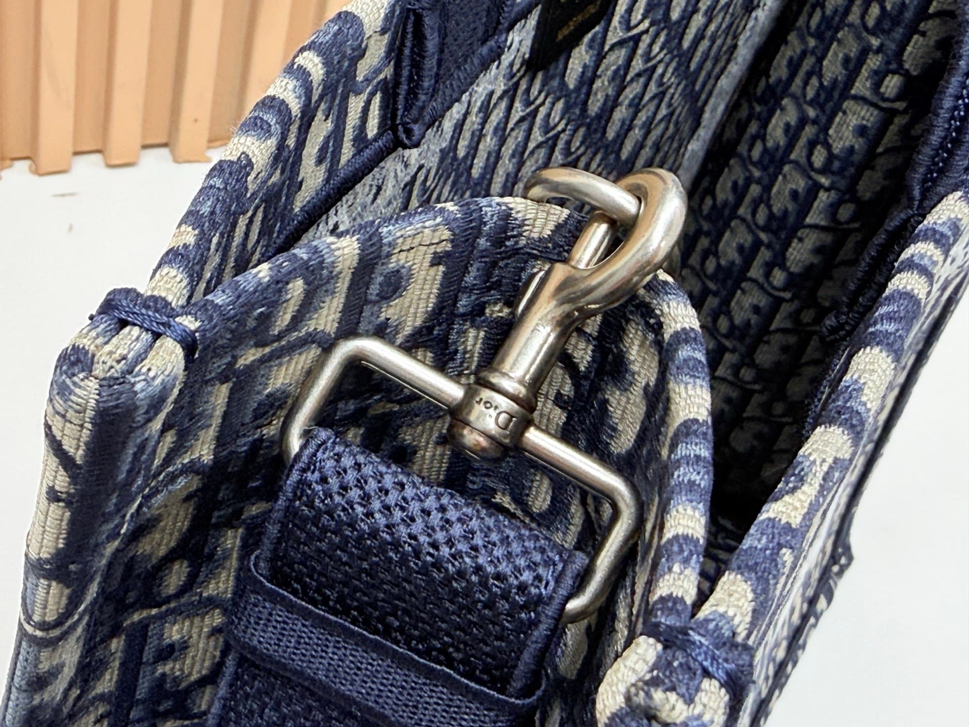 C2052 Details of Diore JWA’s new bags in the first season! The classic bags now have a modern touch. — image 6