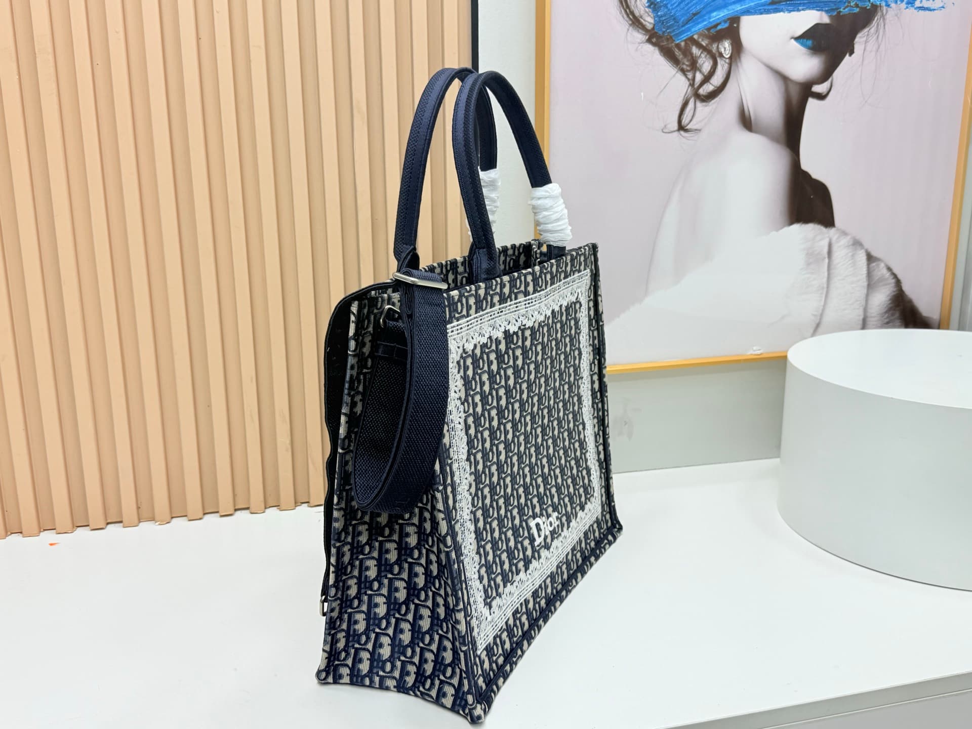 C2052 Details of Diore JWA’s new bags in the first season! The classic bags now have a modern touch. — image 2