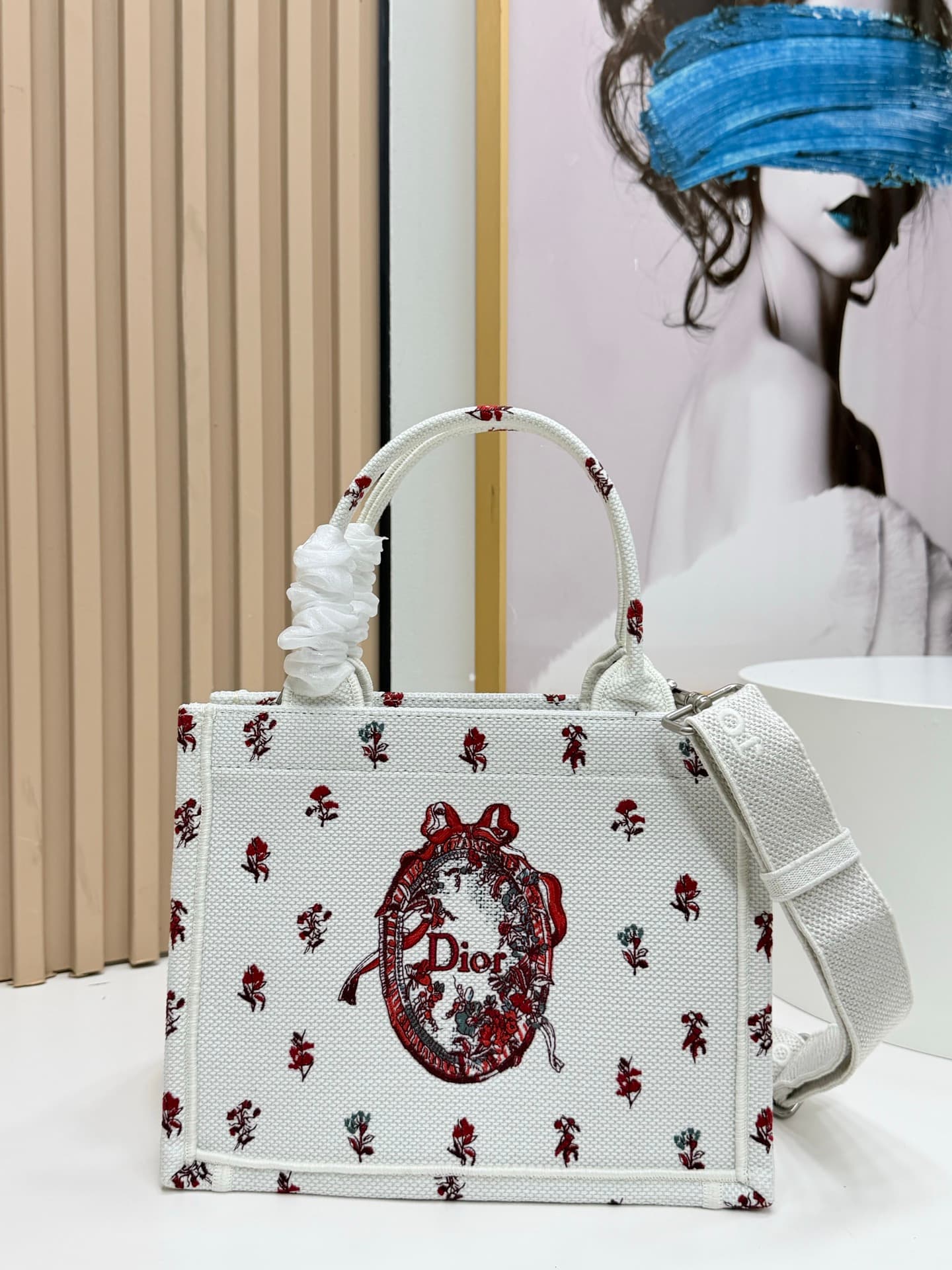 C2049 Details of Diore JWA’s new bags in the first season! The classic bags now have a modern touch. — image 1