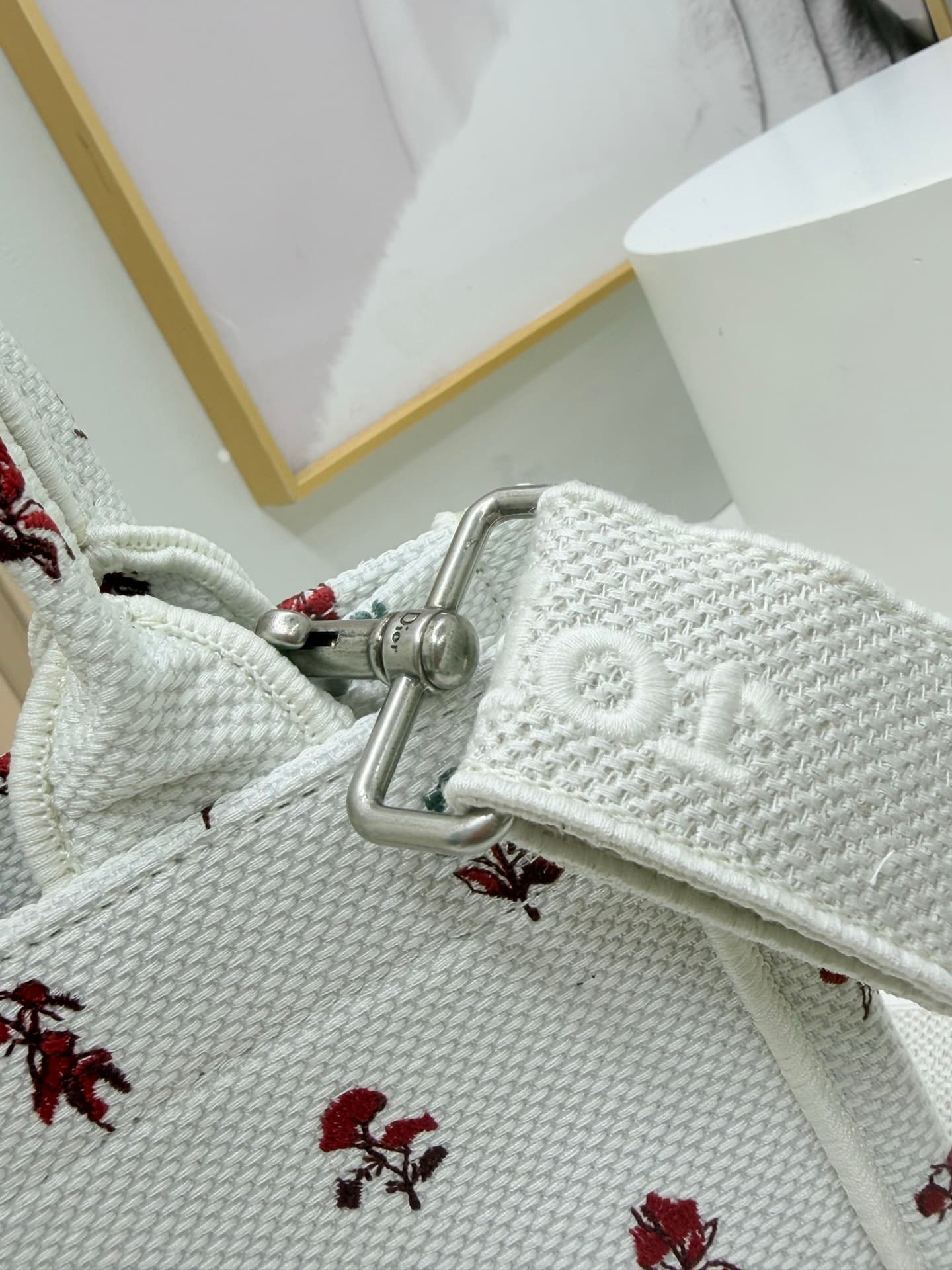C2050 Details of Diore JWA’s new bags in the first season! The classic bags now have a modern feel. — image 5