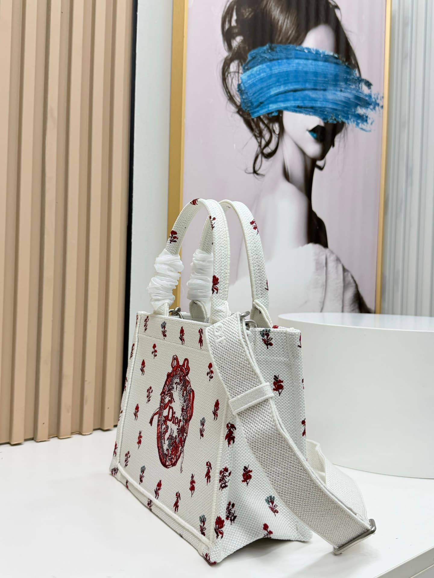 C2050 Details of Diore JWA’s new bags in the first season! The classic bags now have a modern feel. — image 3