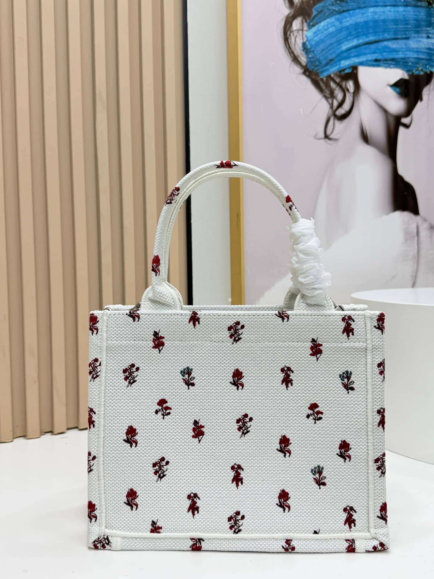 C2050 Details of Diore JWA’s new bags in the first season! The classic bags now have a modern feel. — image 6