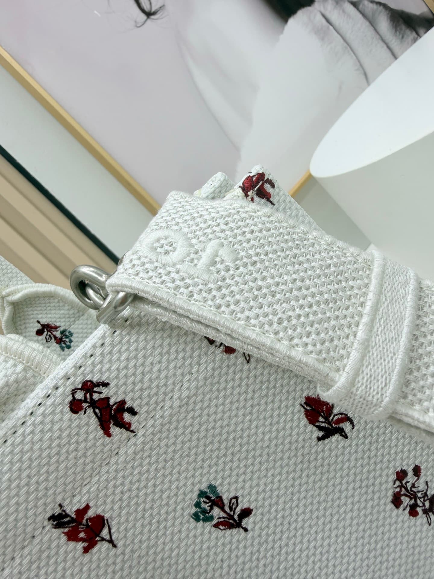 C2048 Details of Diô JWA’s new bags in the first season! The classic bags now have a modern touch. — image 5