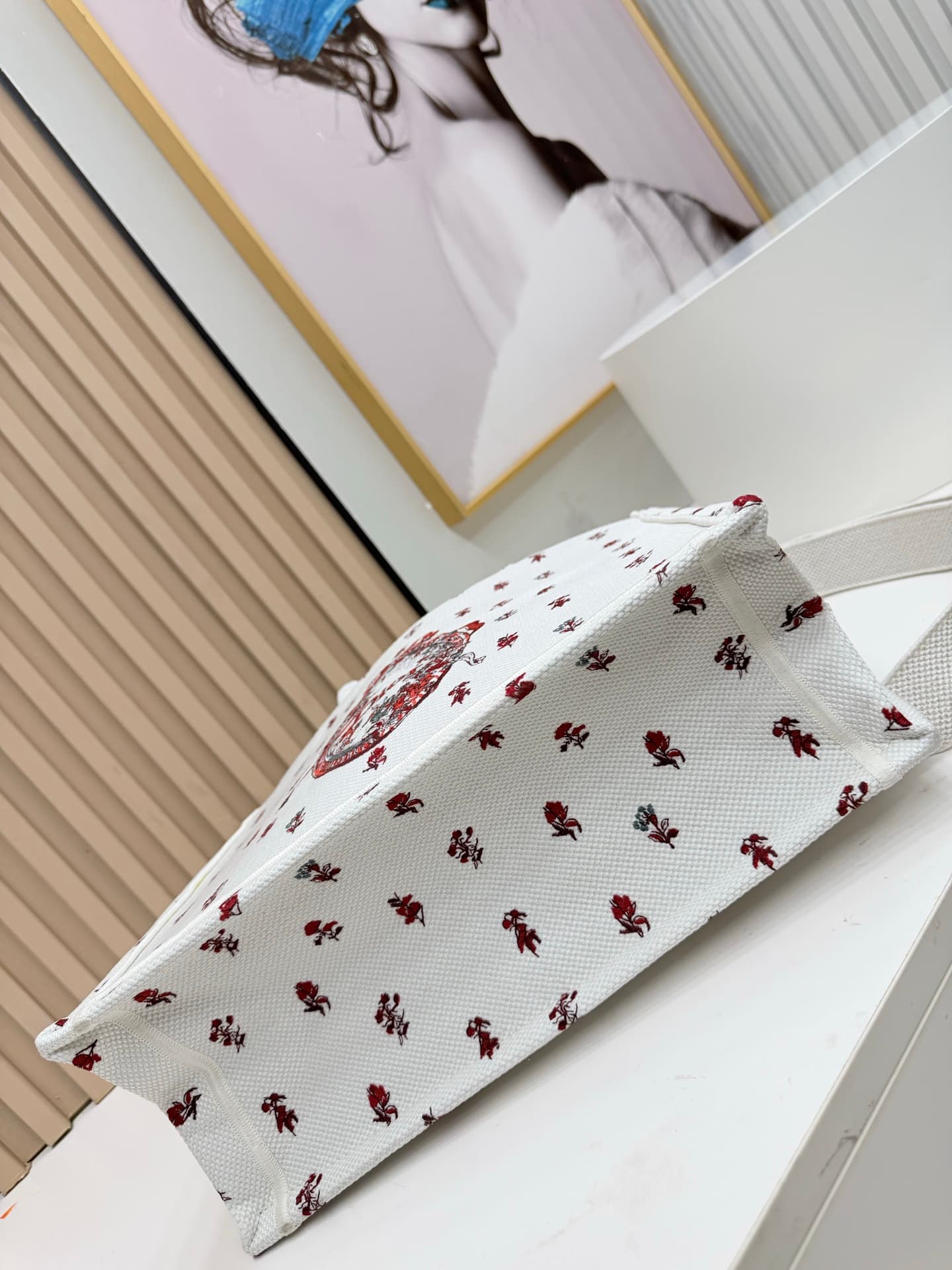 C2048 Details of Diô JWA’s new bags in the first season! The classic bags now have a modern touch. — image 7