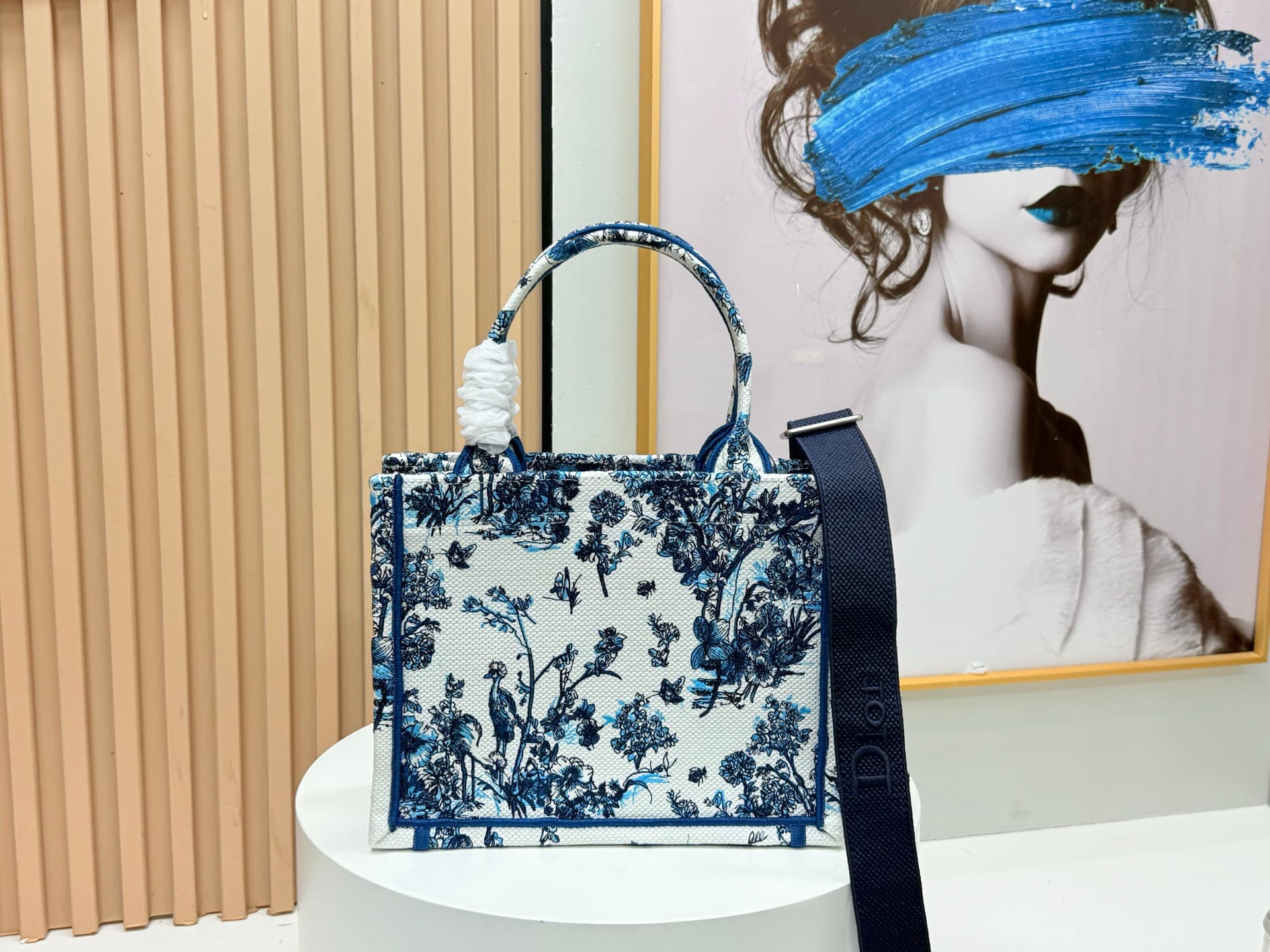 C2044 Details of Diore JWA’s new bags in the first season! The classic bags now have a modern touch. — image 4