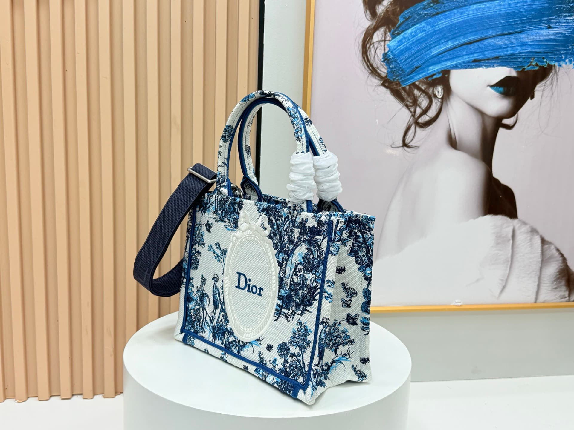 C2044 Details of Diore JWA’s new bags in the first season! The classic bags now have a modern touch. — image 3