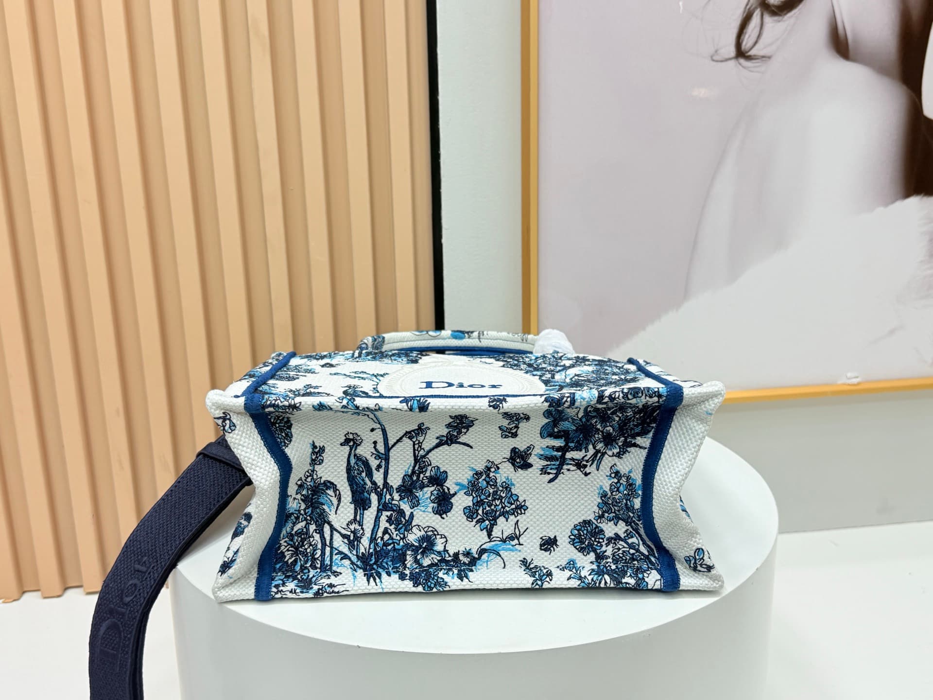C2044 Details of Diore JWA’s new bags in the first season! The classic bags now have a modern touch. — image 8