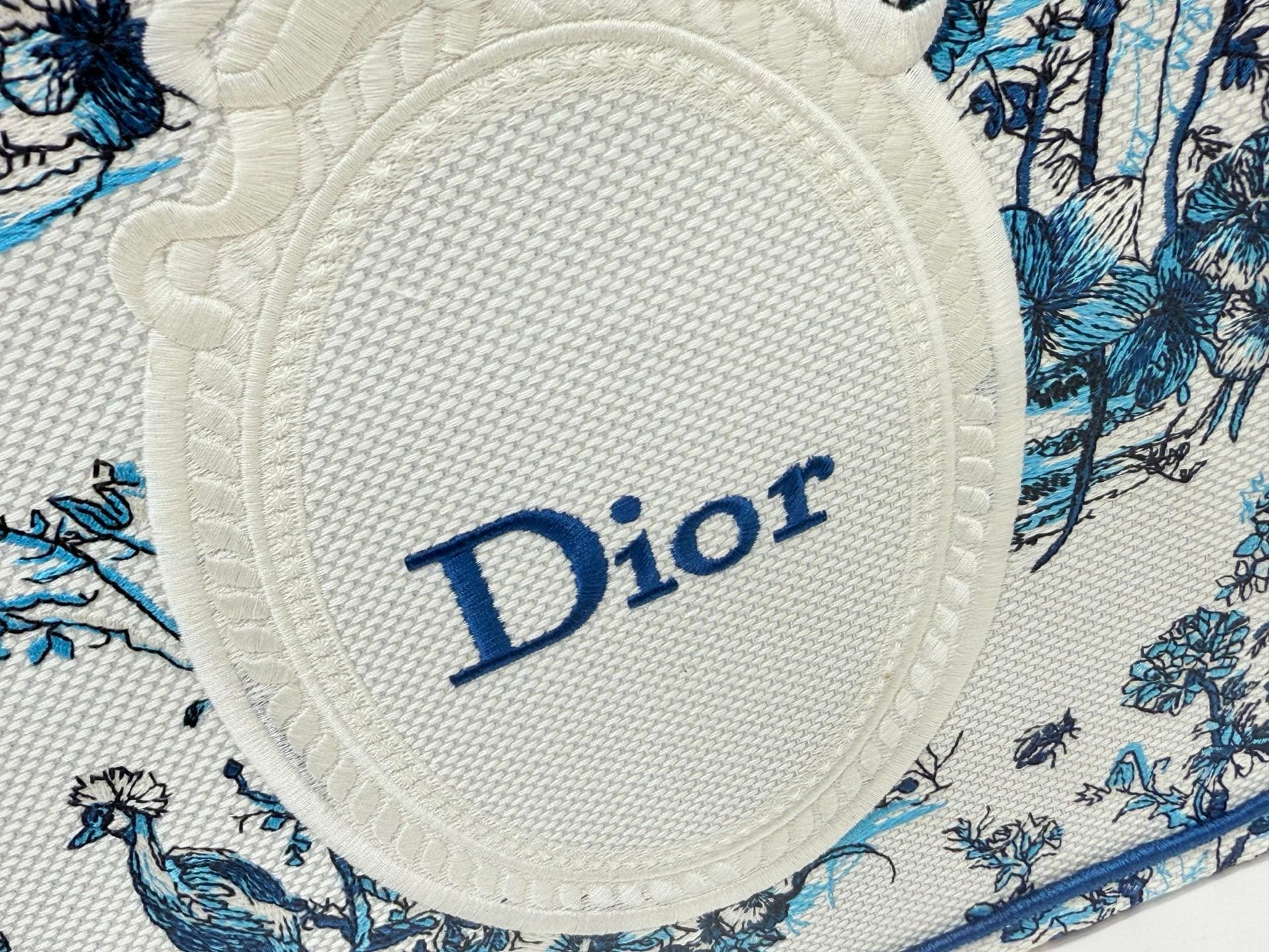 C2042 Details of Diore JWA’s new bags in the first season! The classic bags now have a modern touch. — image 6