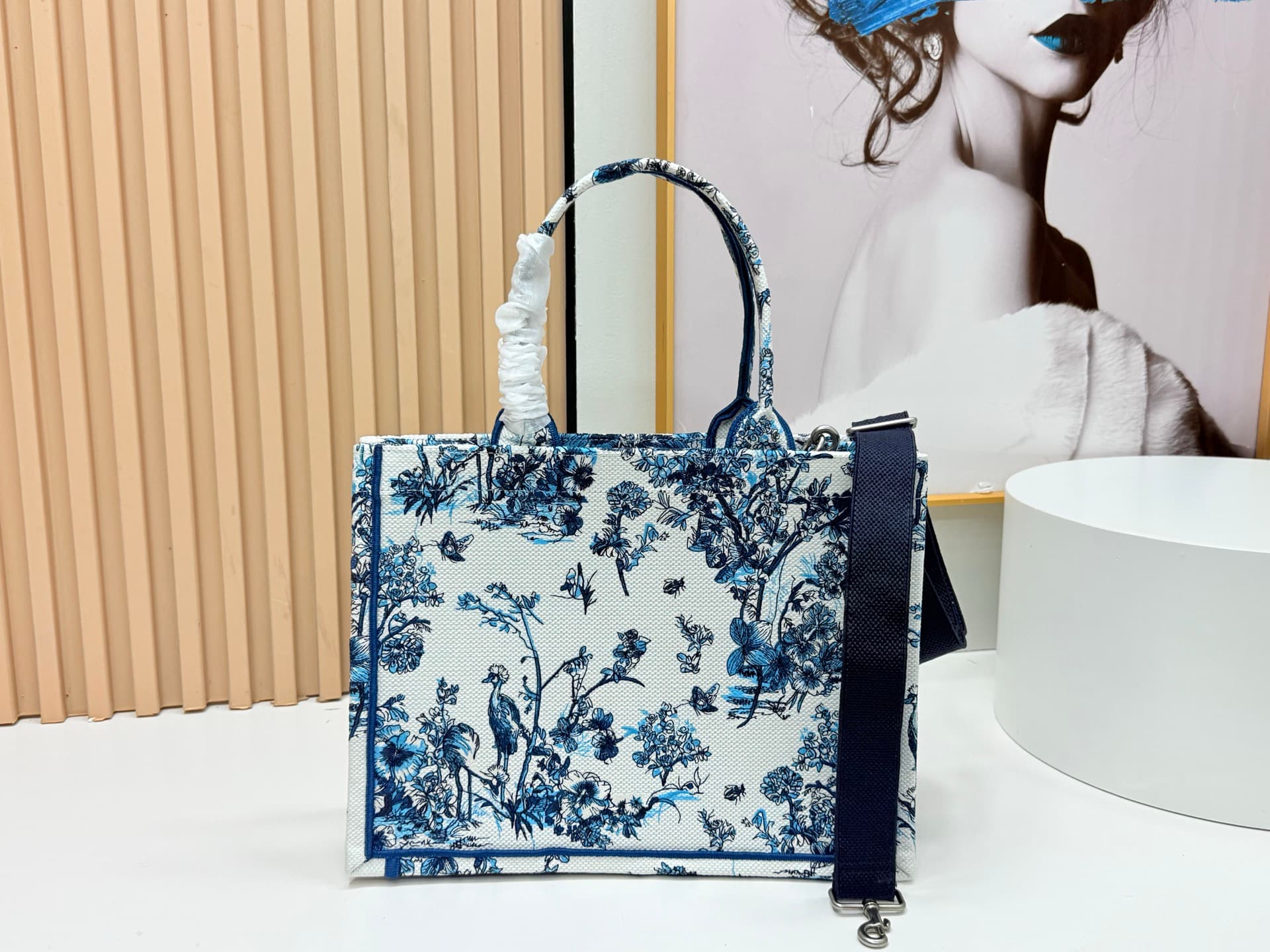 C2042 Details of Diore JWA’s new bags in the first season! The classic bags now have a modern touch. — image 4