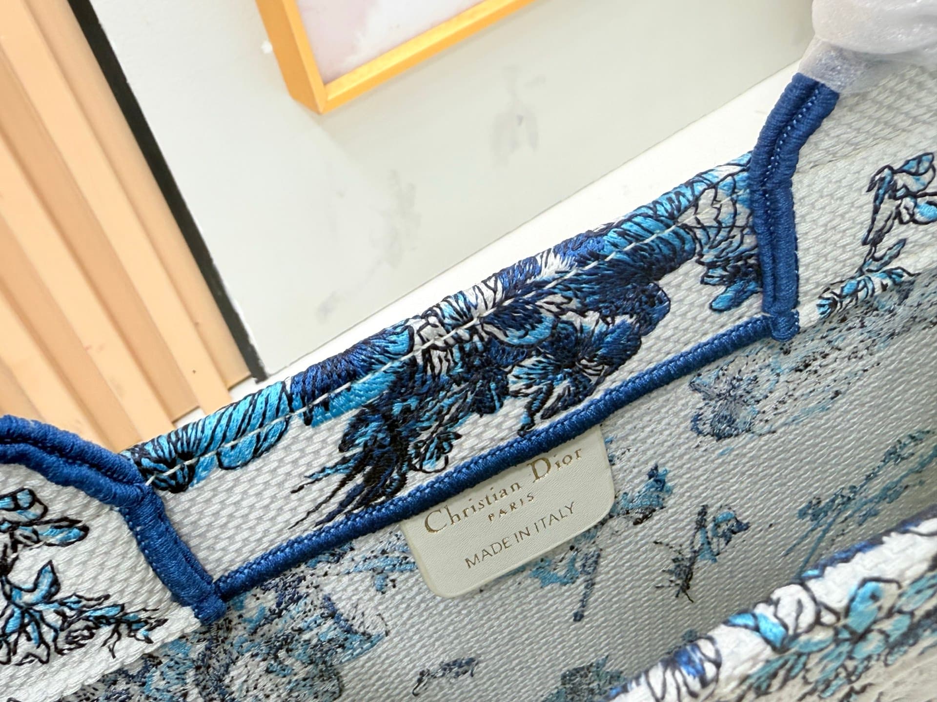 C2042 Details of Diore JWA’s new bags in the first season! The classic bags now have a modern touch. — image 5