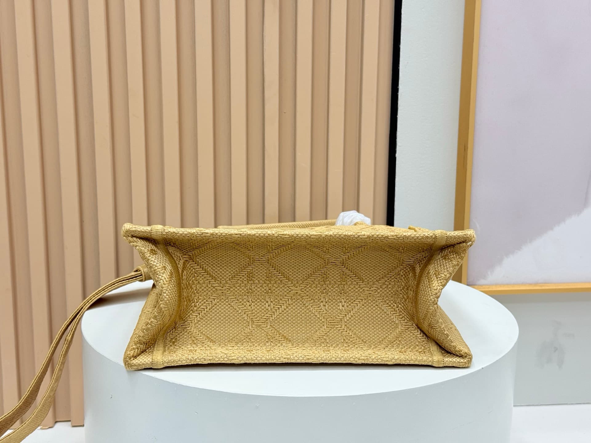 C2038 Details of Diore JWA’s new bags in the first season! The classic bags now have a modern twist. — image 7