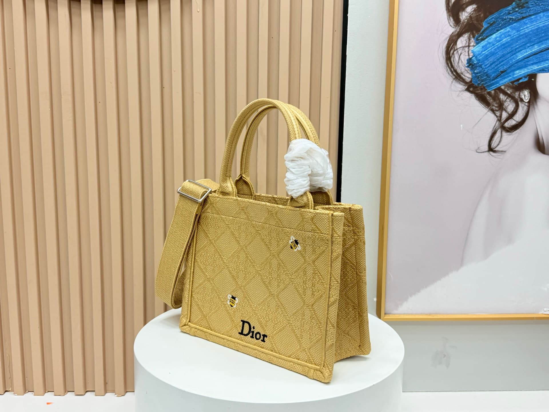 C2038 Details of Diore JWA’s new bags in the first season! The classic bags now have a modern twist. — image 3