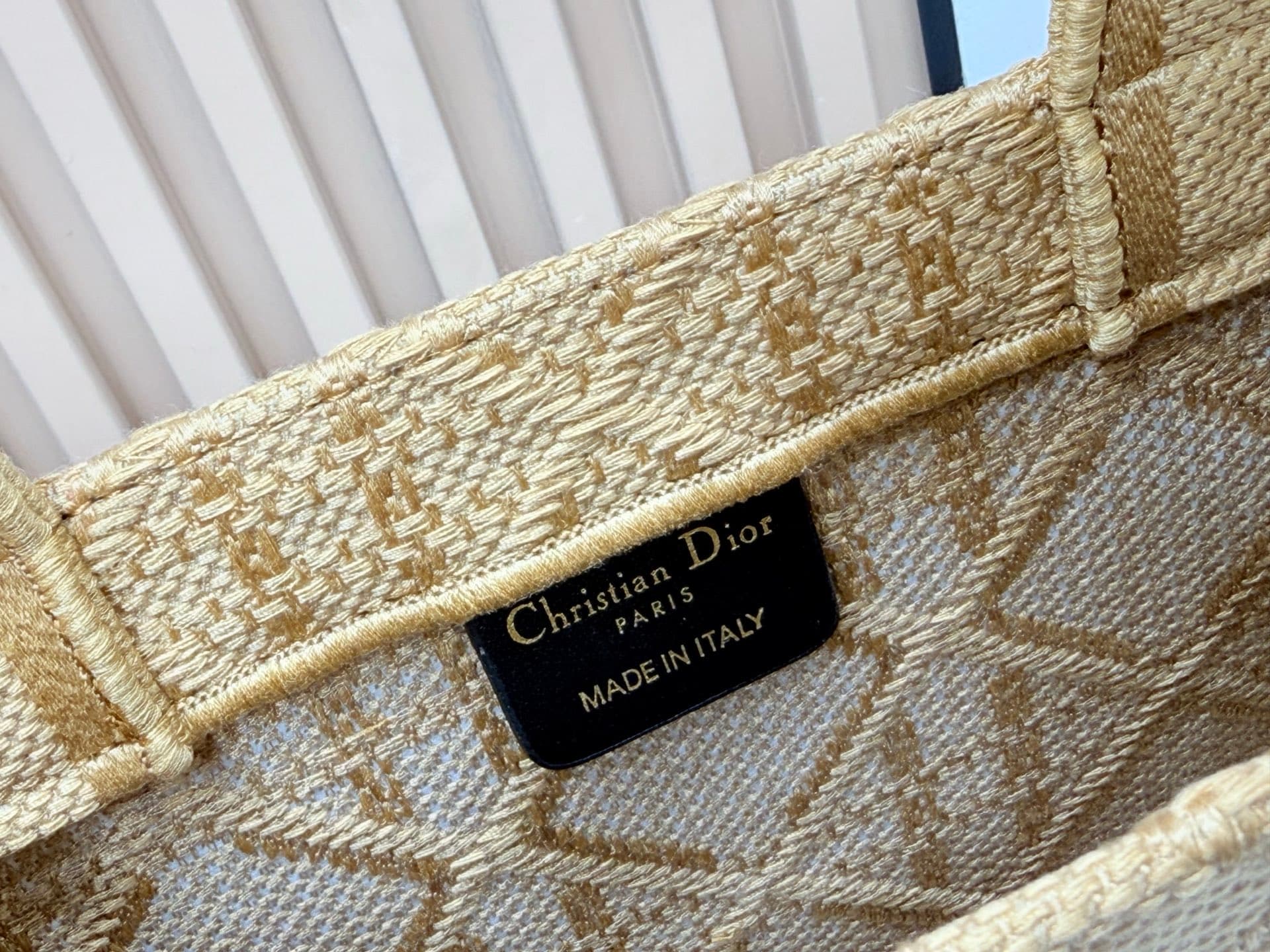 C2038 Details of Diore JWA’s new bags in the first season! The classic bags now have a modern twist. — image 8
