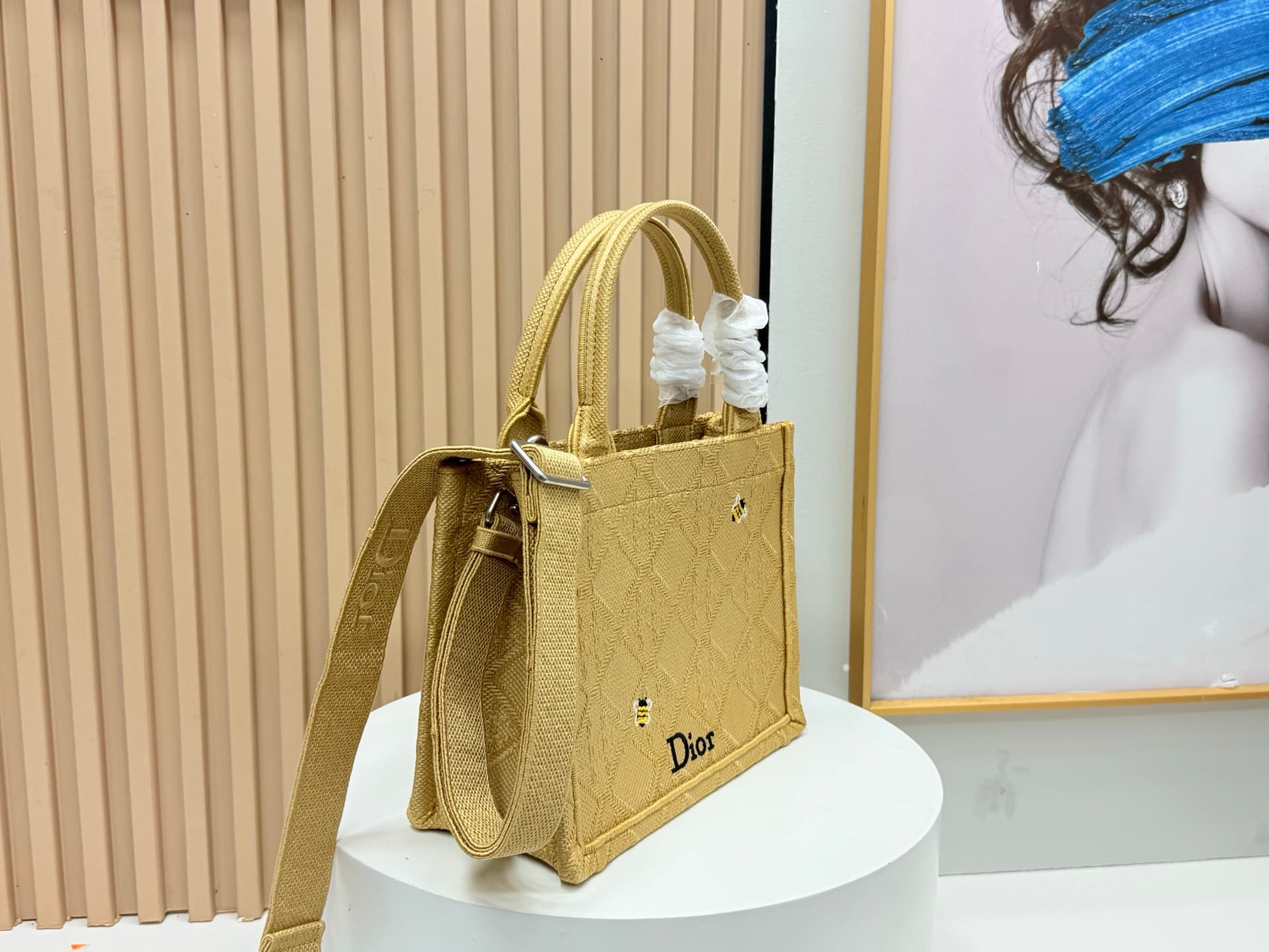 C2038 Details of Diore JWA’s new bags in the first season! The classic bags now have a modern twist. — image 2