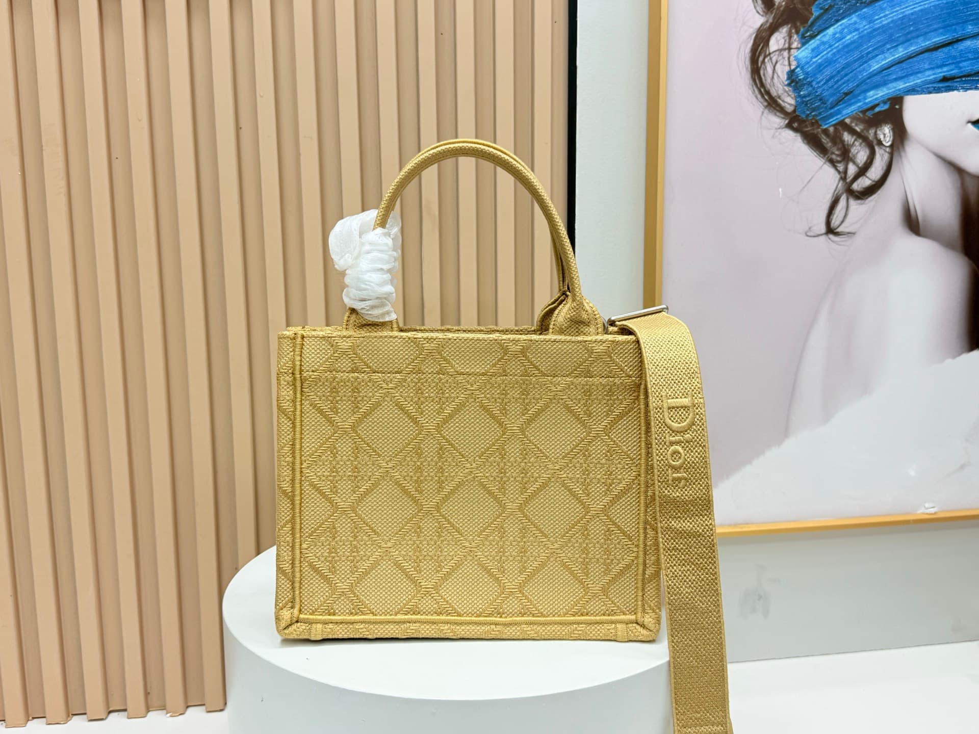 C2038 Details of Diore JWA’s new bags in the first season! The classic bags now have a modern twist. — image 4