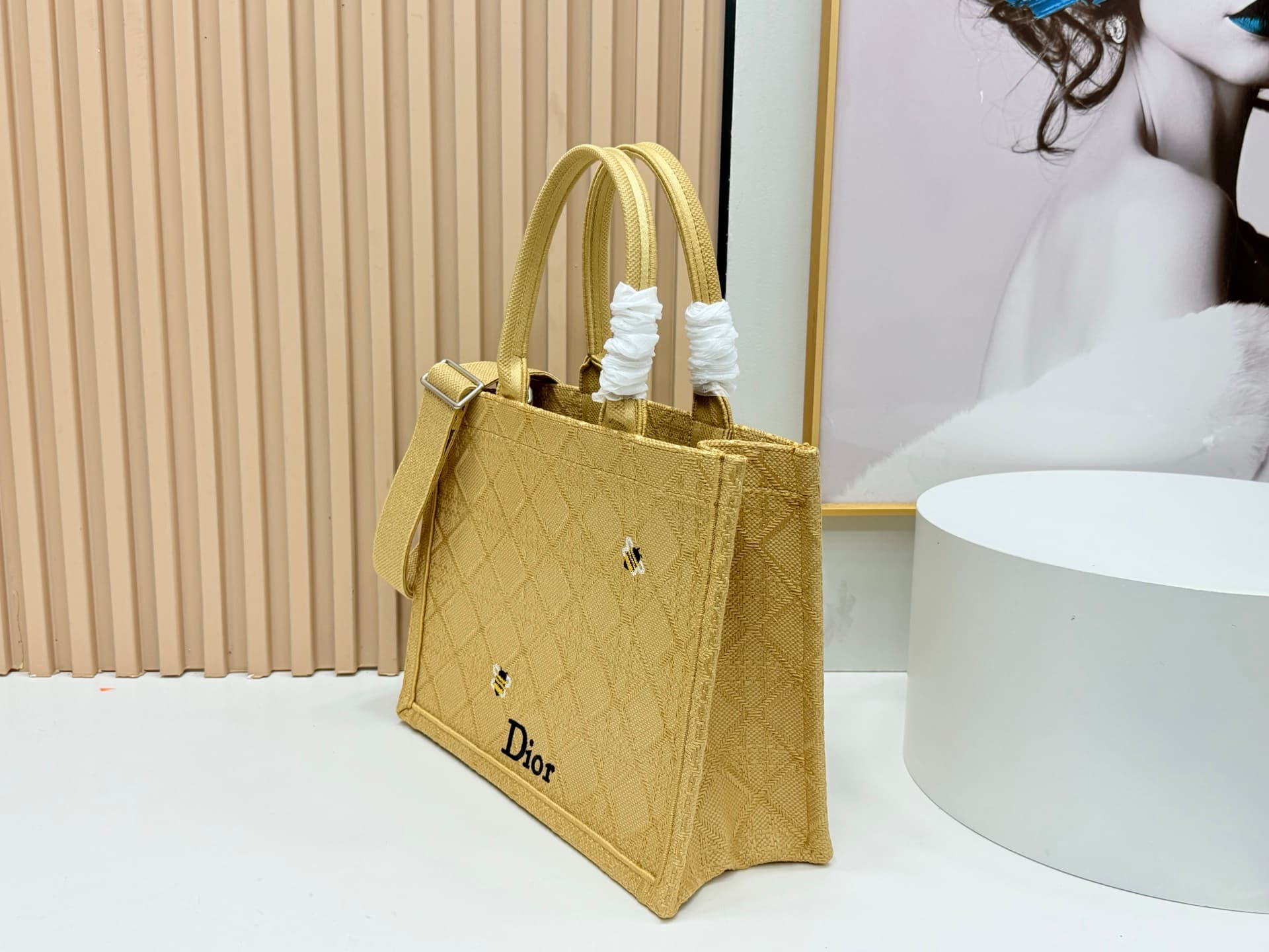 C2036 Details of Diore JWA’s new bags in the first season! The classic bags now have a modern touch. — image 3