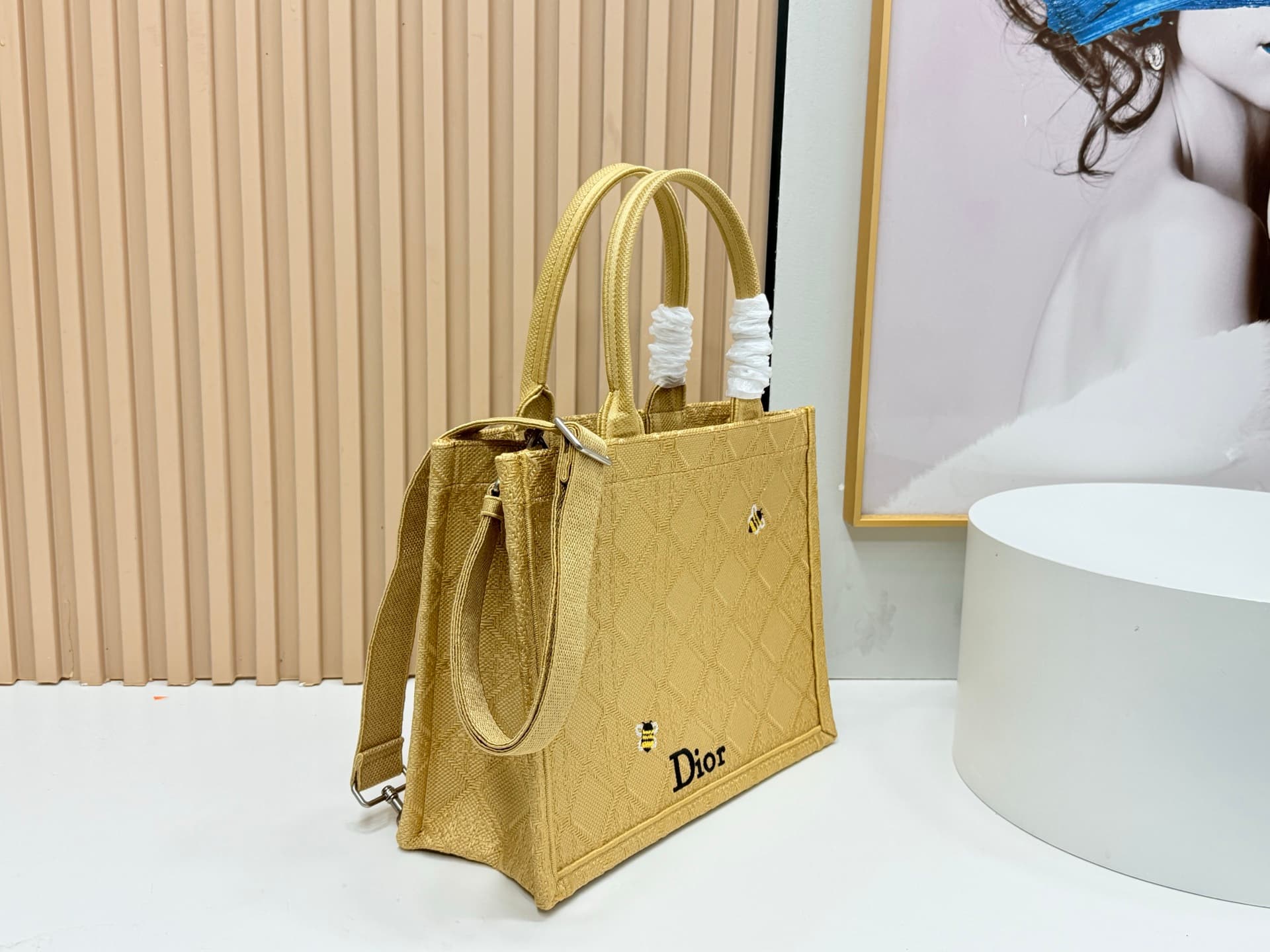 C2036 Details of Diore JWA’s new bags in the first season! The classic bags now have a modern touch. — image 2