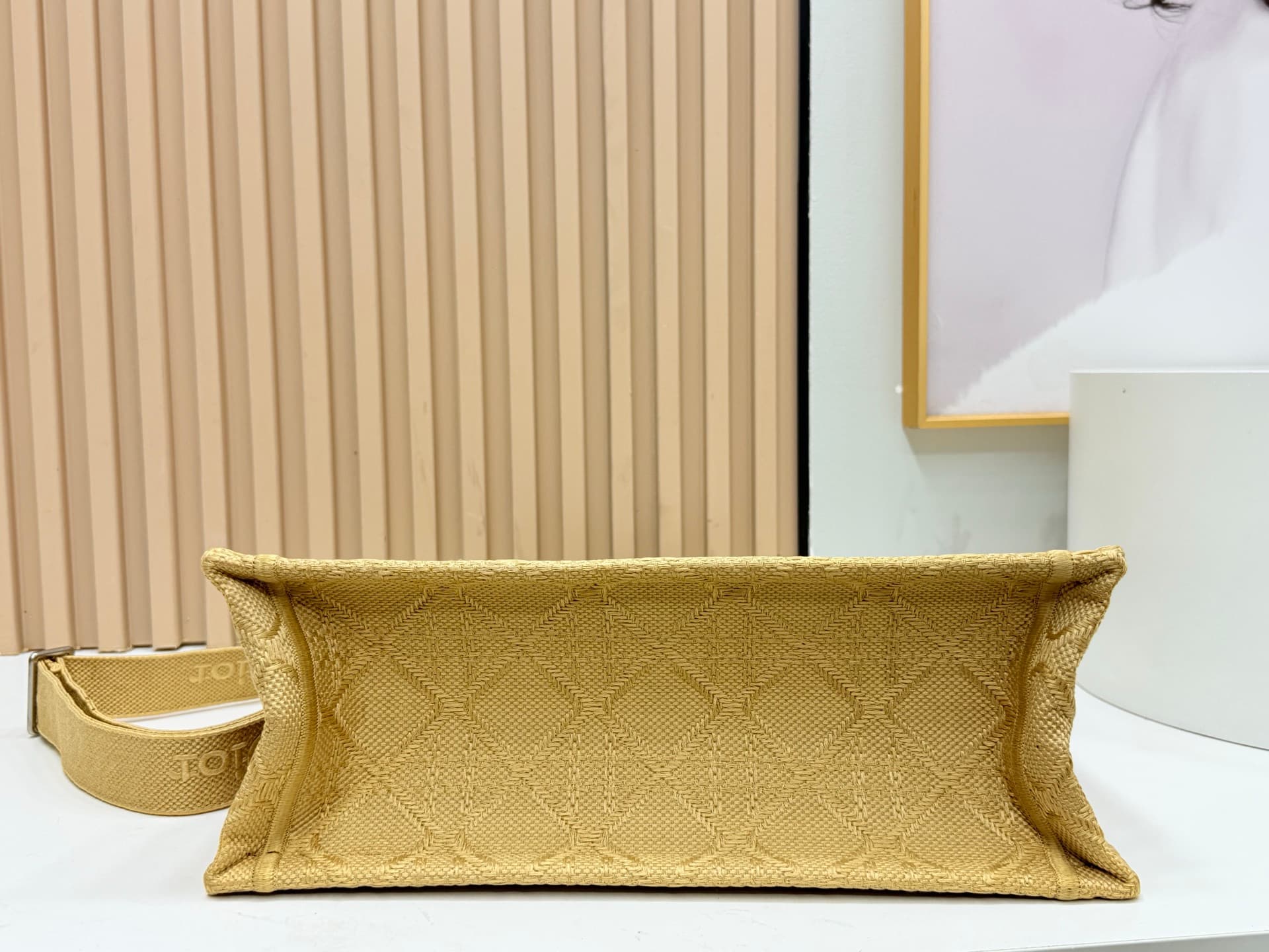 C2036 Details of Diore JWA’s new bags in the first season! The classic bags now have a modern touch. — image 8