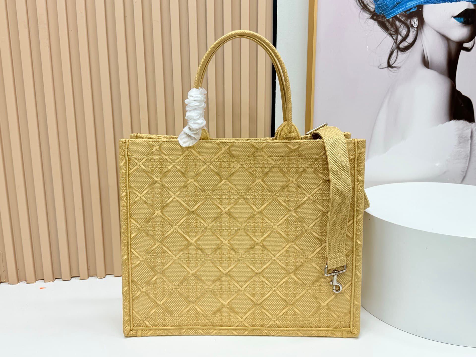 C2034 Details of Diore JWA’s new bags in the first season! The classic bags now have a modern touch. — image 4