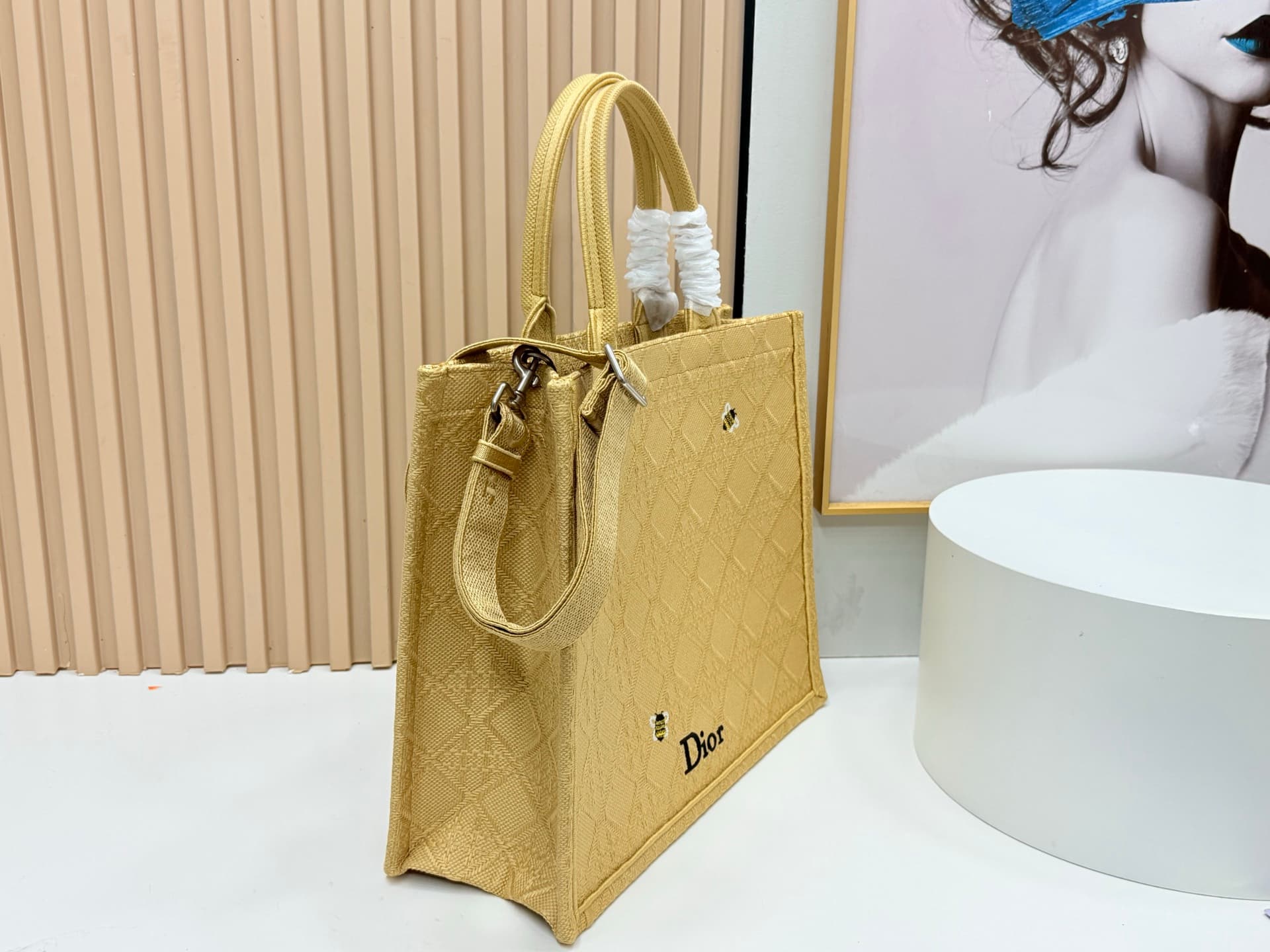 C2034 Details of Diore JWA’s new bags in the first season! The classic bags now have a modern touch. — image 2