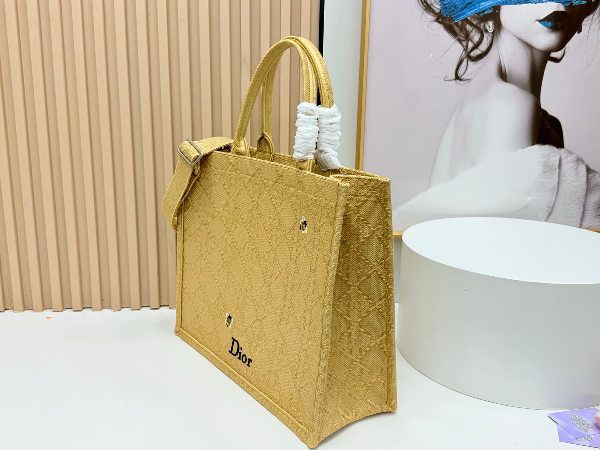 C2034 Details of Diore JWA’s new bags in the first season! The classic bags now have a modern touch. — image 3