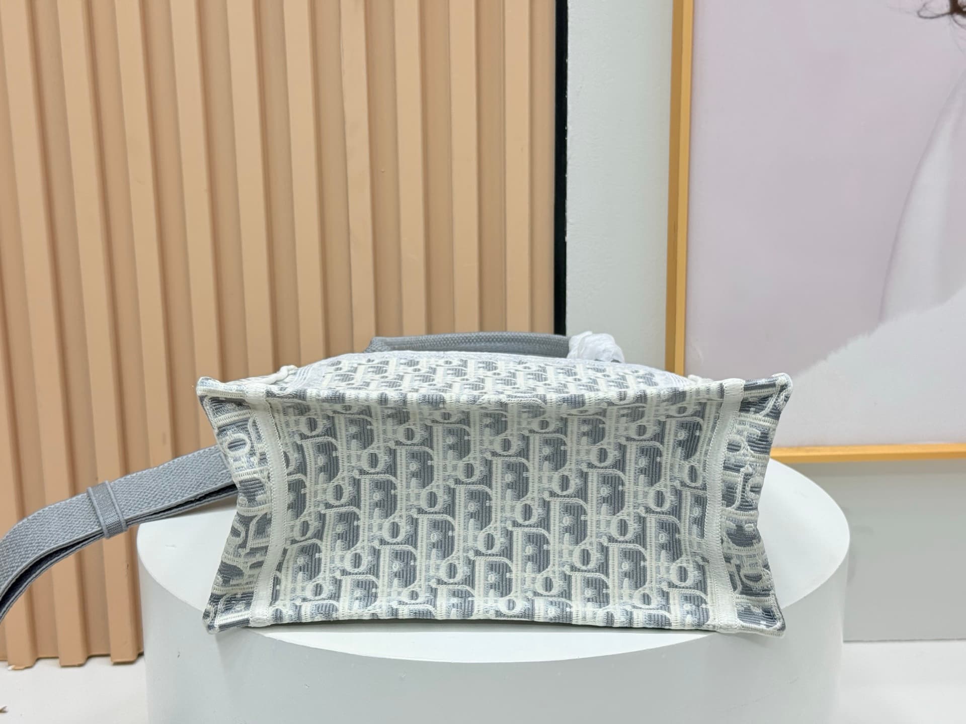 C2032 Details of Diore JWA’s new bags in the first season! The classic bags now have a modern feel. — image 8