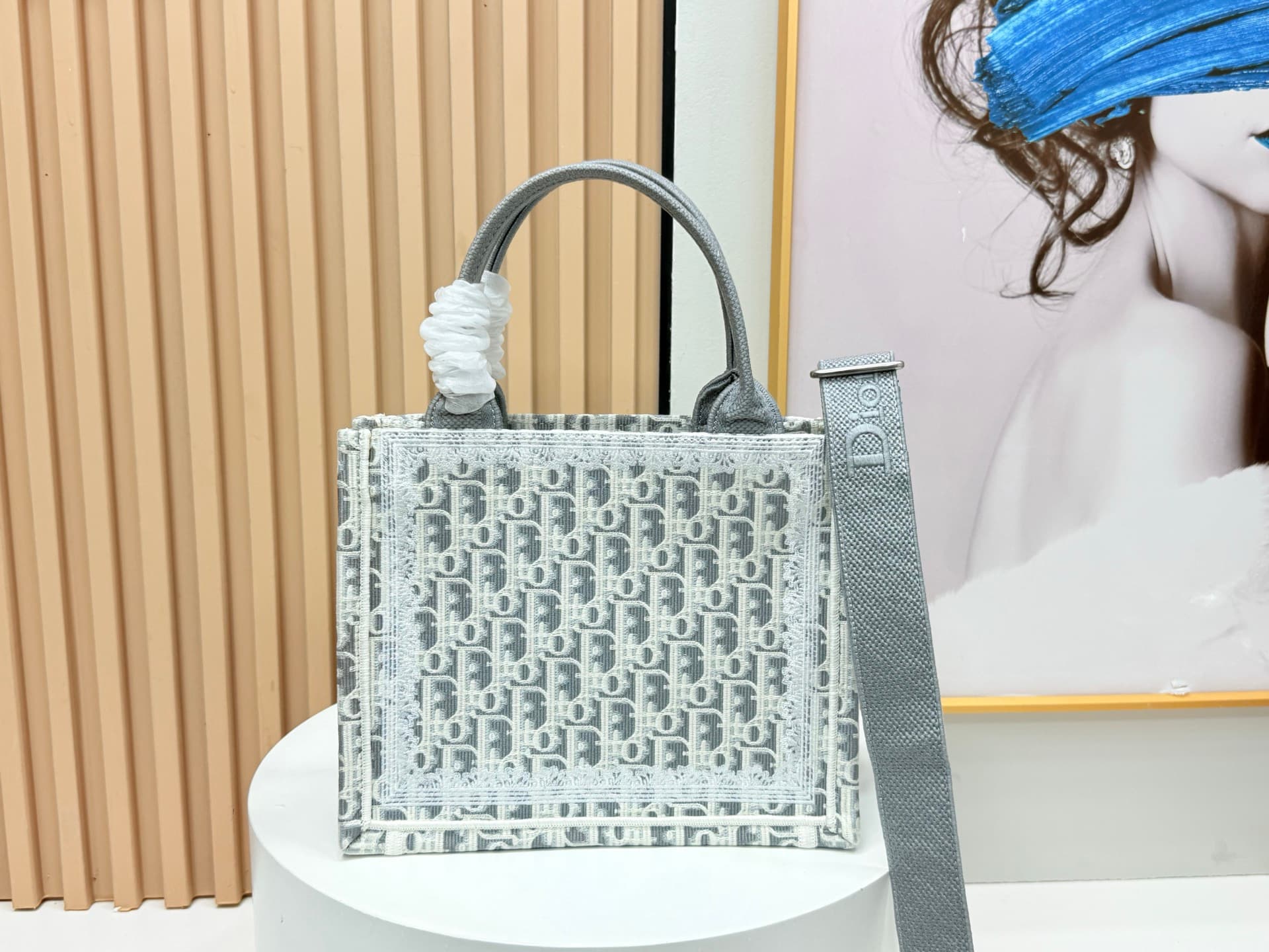 C2032 Details of Diore JWA’s new bags in the first season! The classic bags now have a modern feel. — image 4