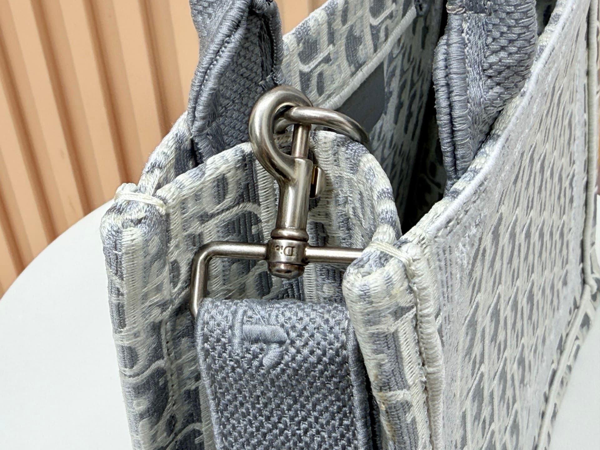 C2032 Details of Diore JWA’s new bags in the first season! The classic bags now have a modern feel. — image 5