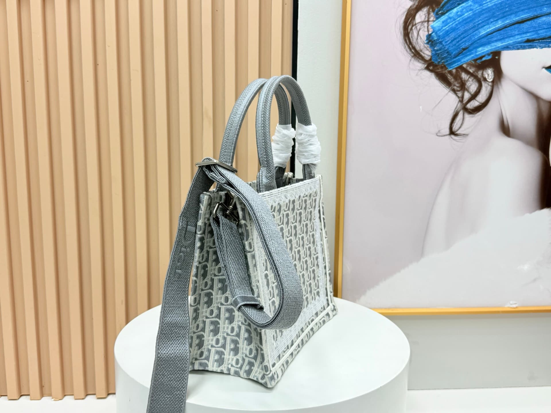 C2032 Details of Diore JWA’s new bags in the first season! The classic bags now have a modern feel. — image 2