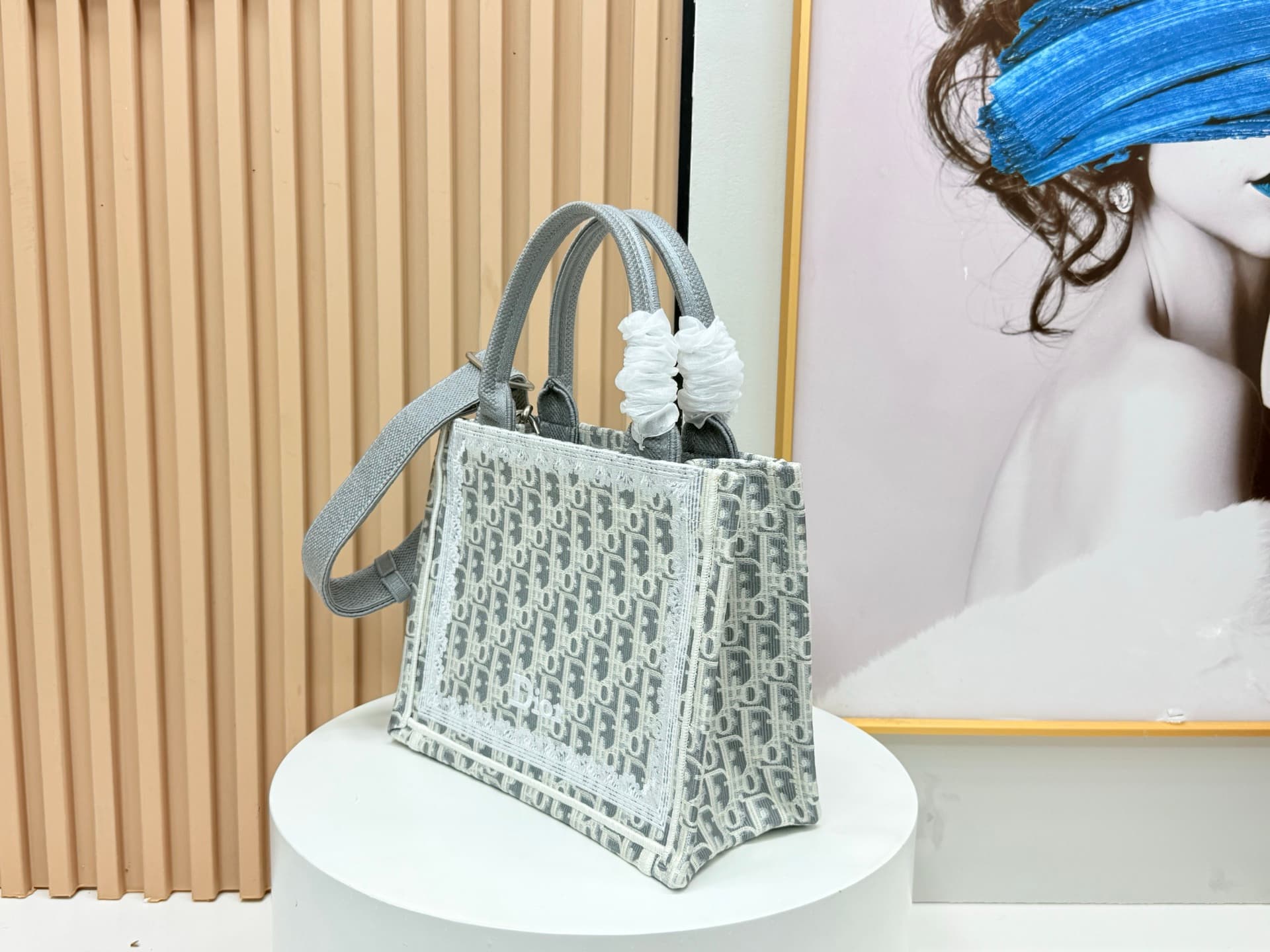 C2032 Details of Diore JWA’s new bags in the first season! The classic bags now have a modern feel. — image 3
