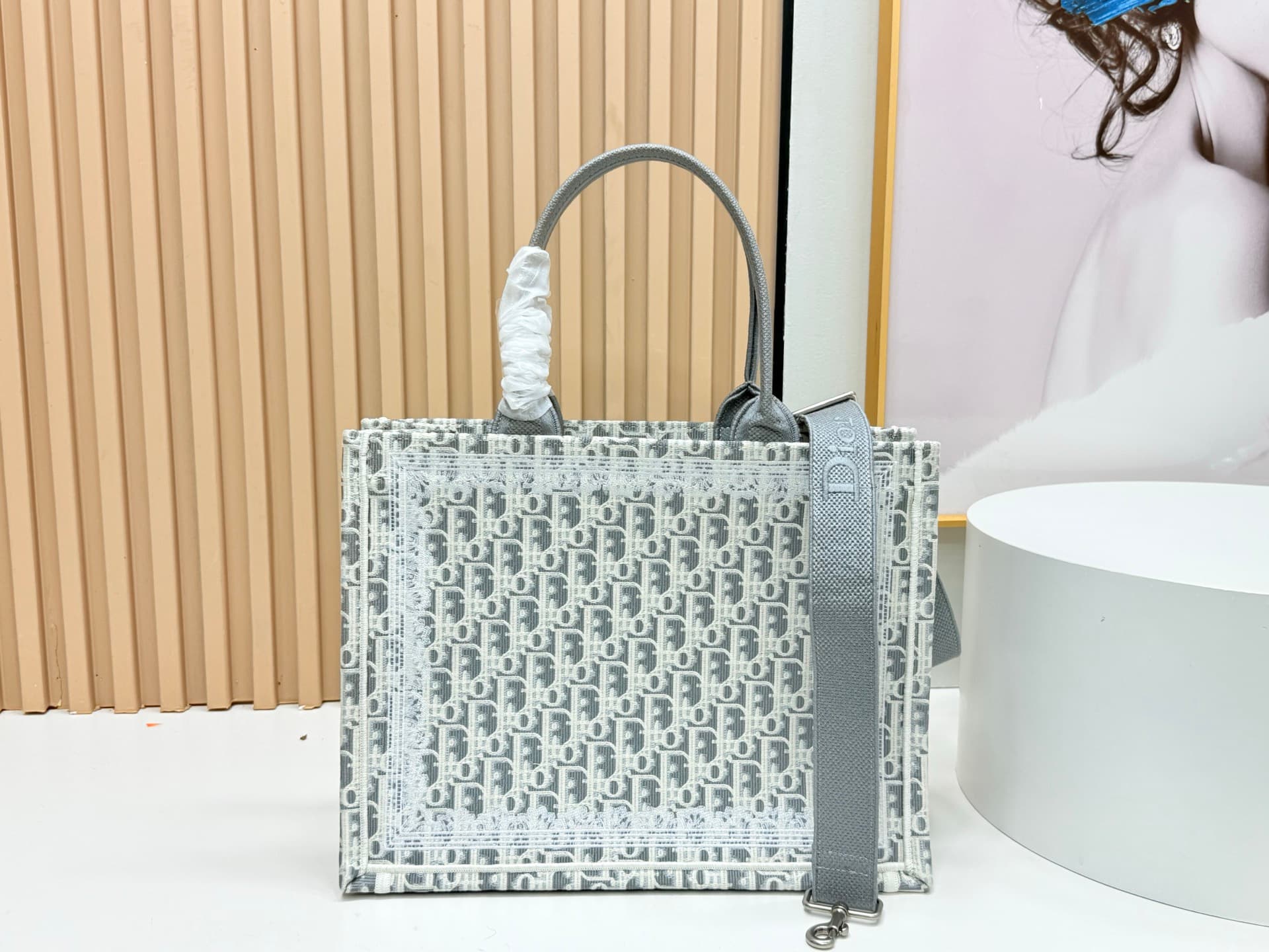 C2030 Details of Diore JWA’s new bags in the first season! The classic bags now have a modern twist. — image 4