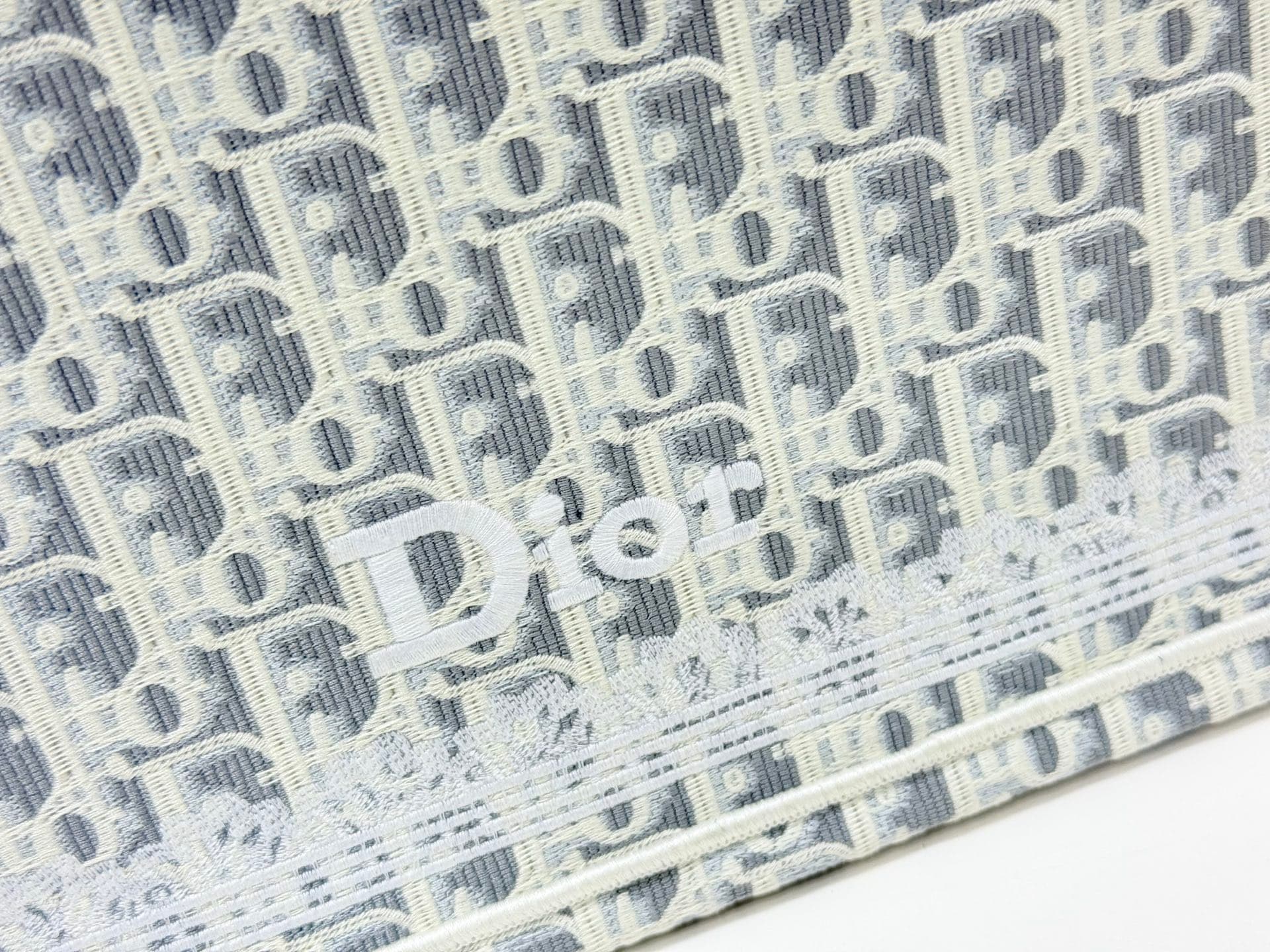 C2028 Details of Diô JWA’s new bags in the first season! The classic bags now have a modern touch. — image 7