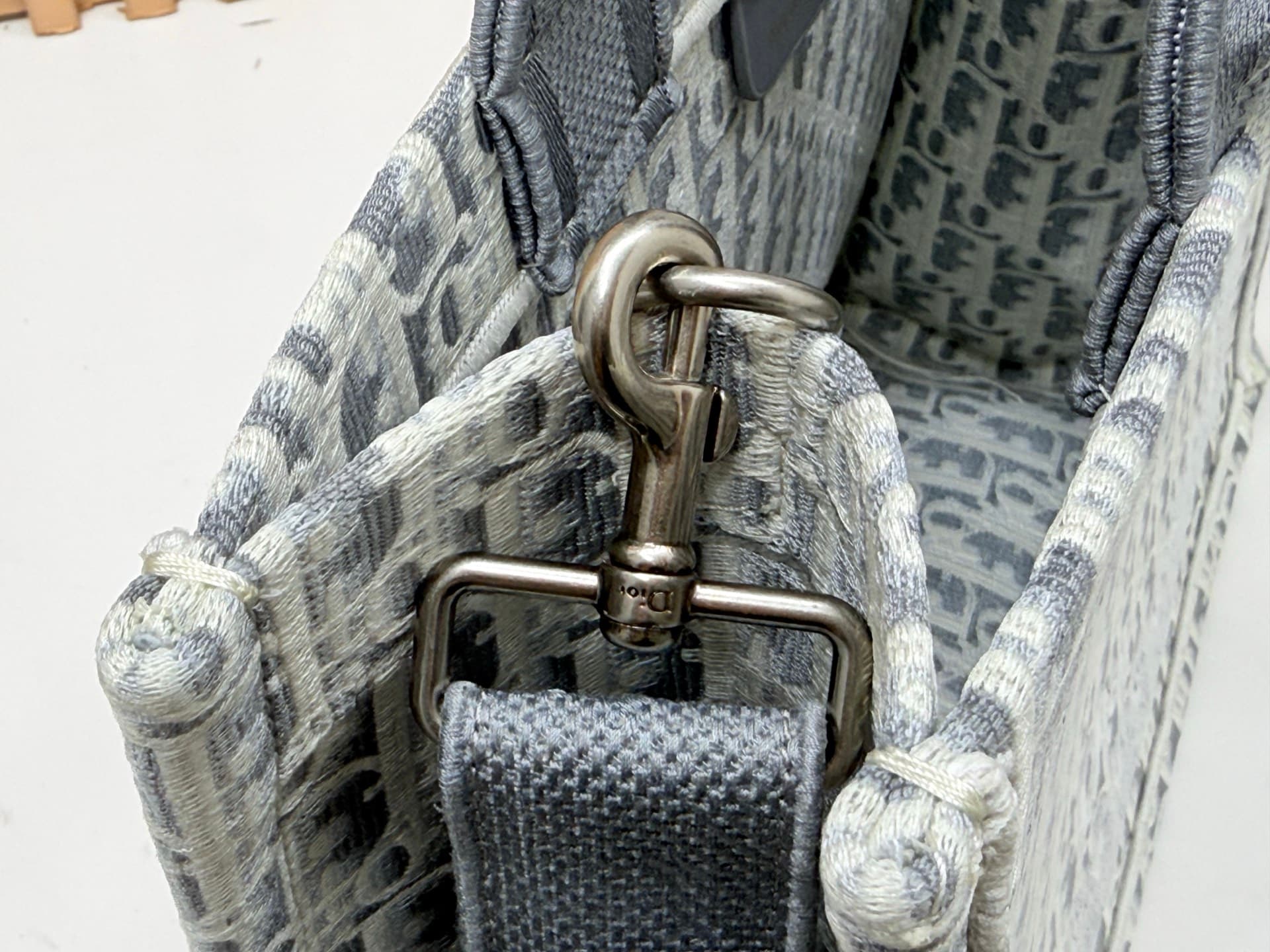 C2030 Details of Diore JWA’s new bags in the first season! The classic bags now have a modern twist. — image 7