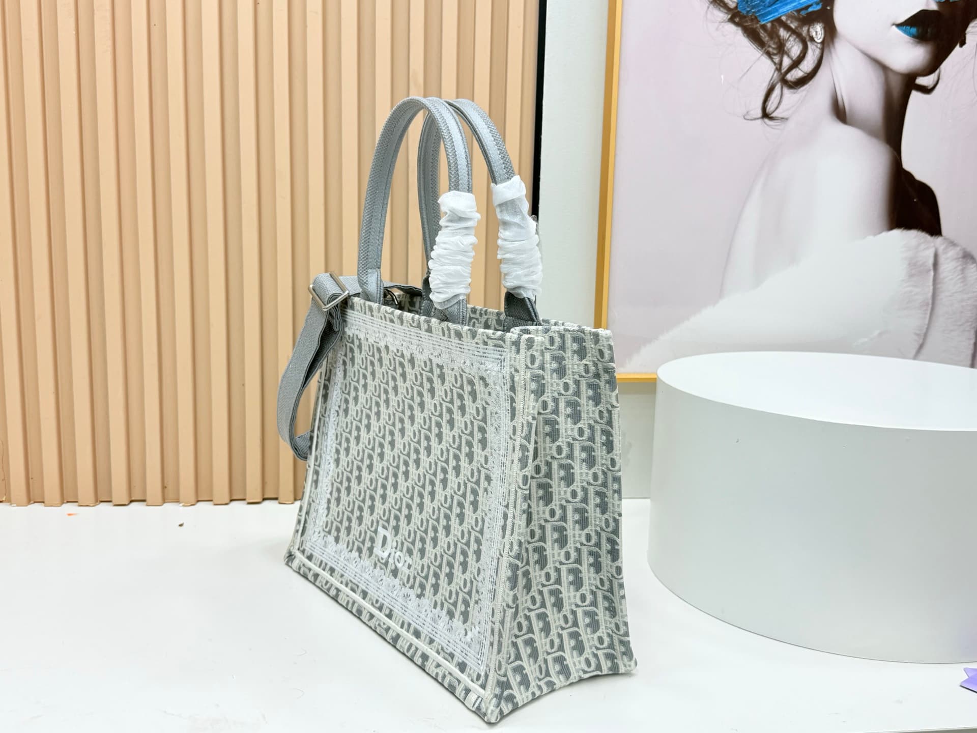 C2030 Details of Diore JWA’s new bags in the first season! The classic bags now have a modern twist. — image 3