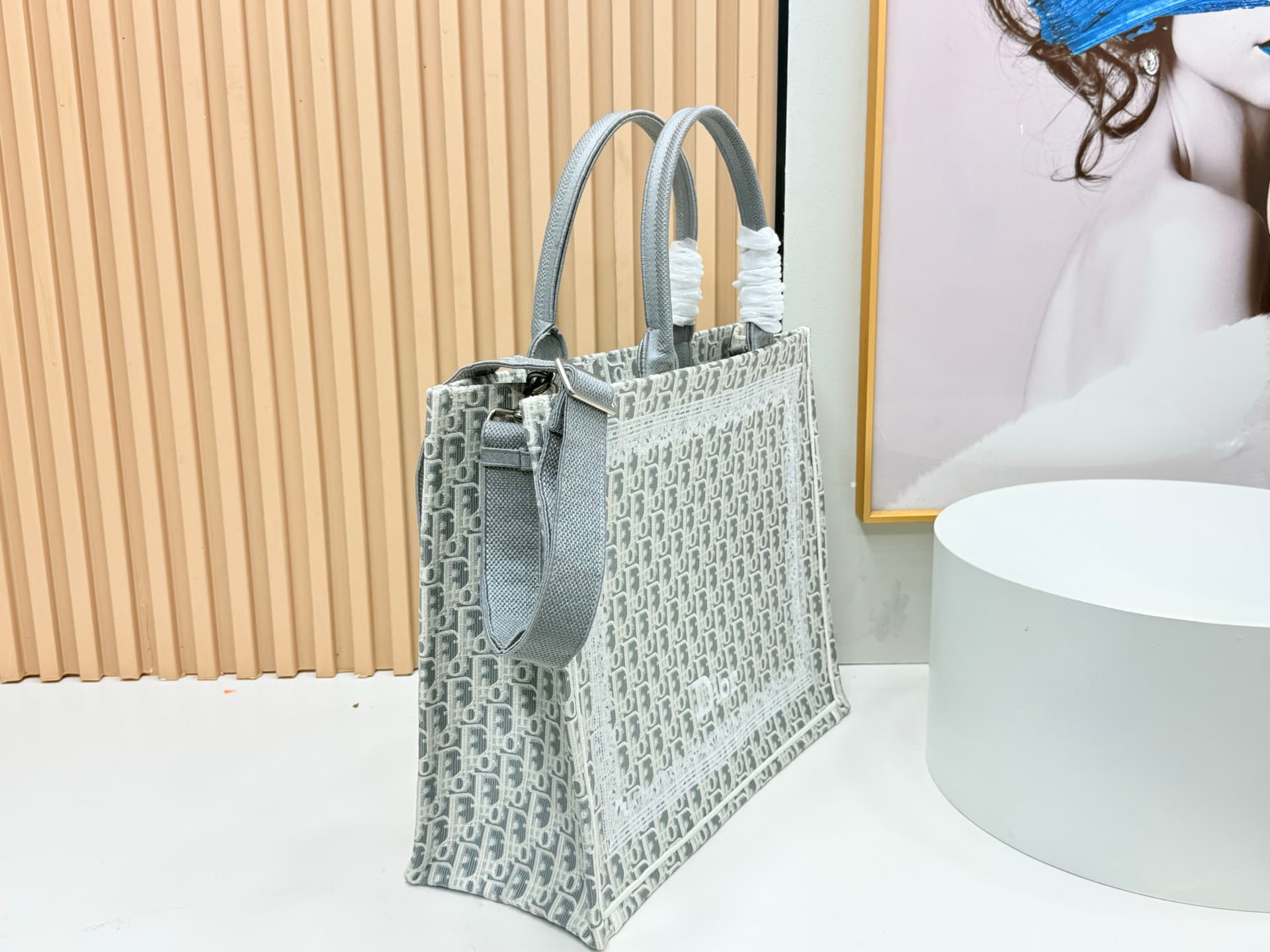 C2028 Details of Diô JWA’s new bags in the first season! The classic bags now have a modern touch. — image 2