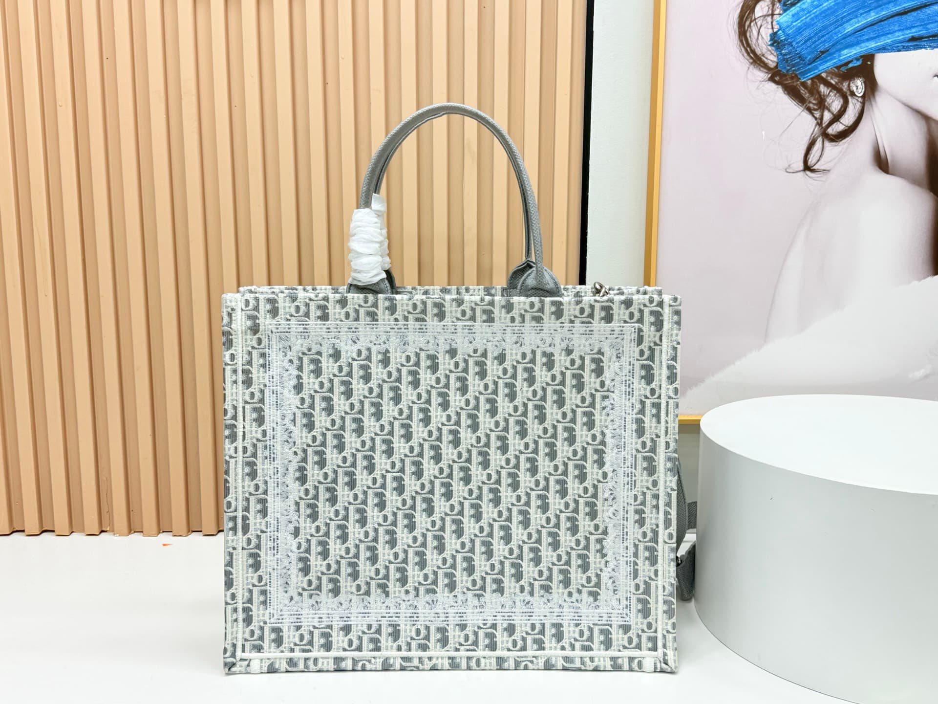C2028 Details of Diô JWA’s new bags in the first season! The classic bags now have a modern touch. — image 4