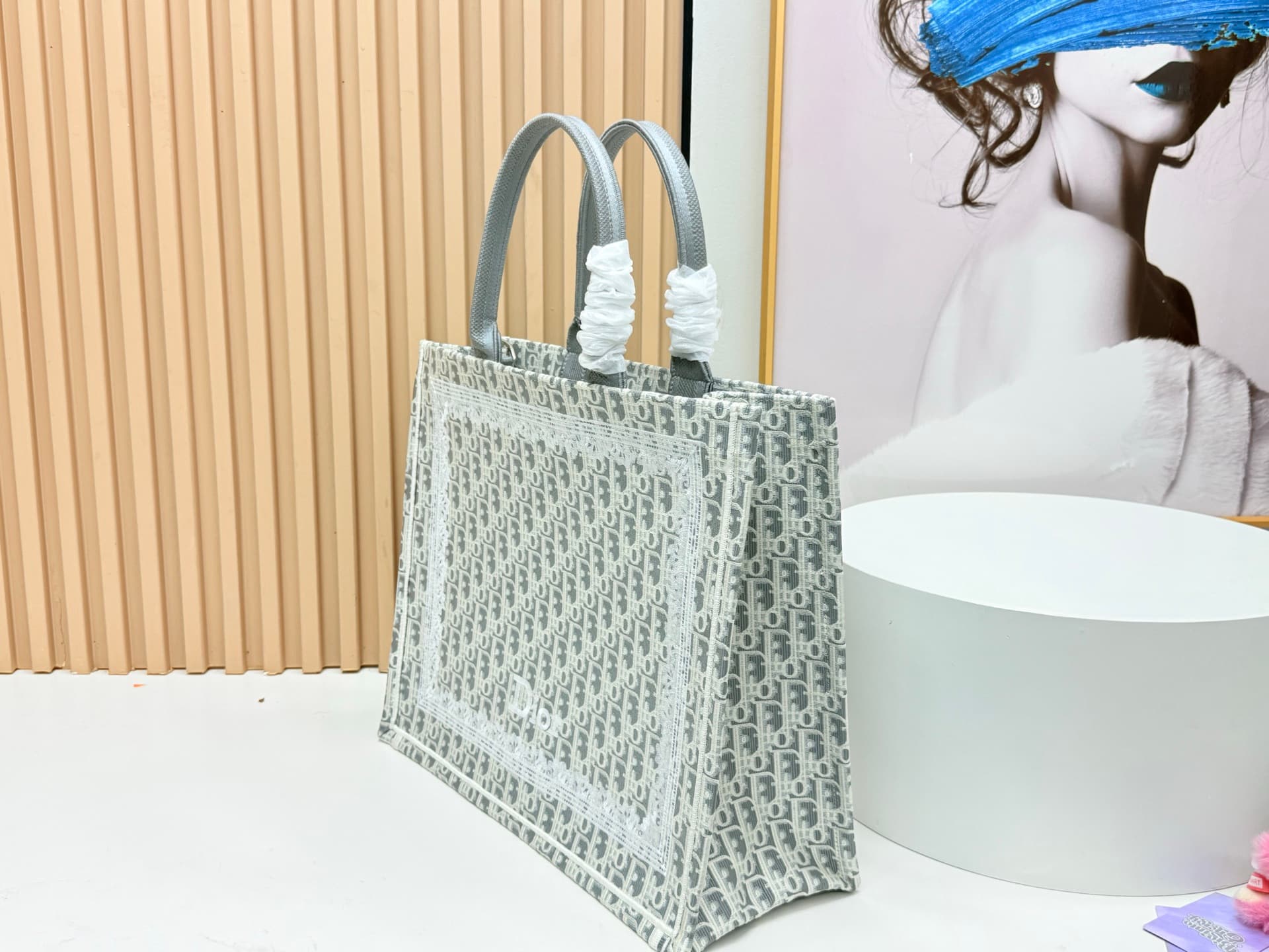 C2028 Details of Diô JWA’s new bags in the first season! The classic bags now have a modern touch. — image 3