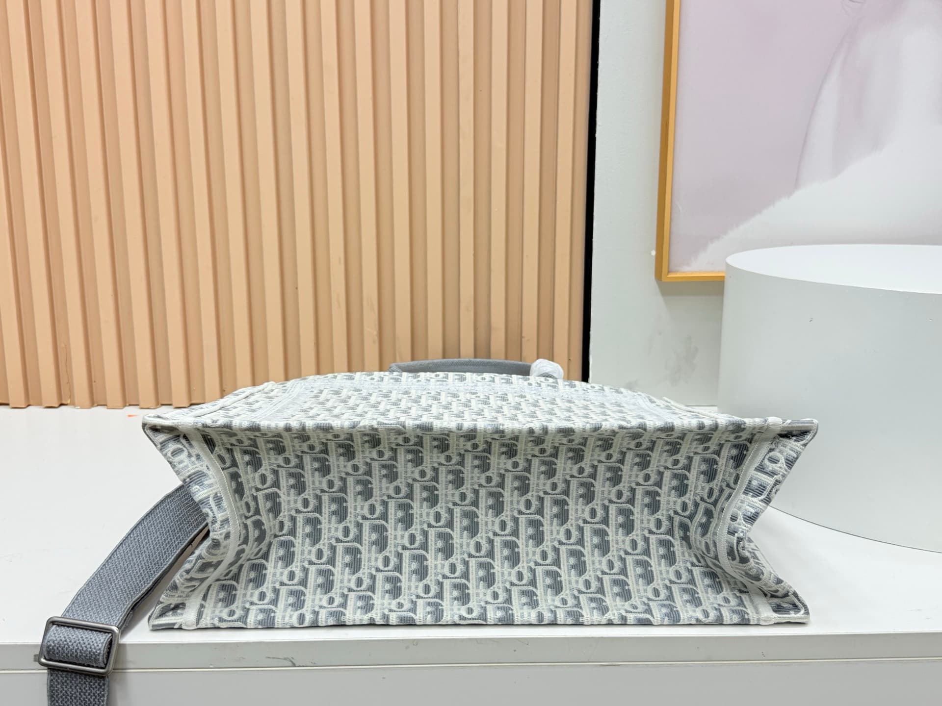 C2028 Details of Diô JWA’s new bags in the first season! The classic bags now have a modern touch. — image 8