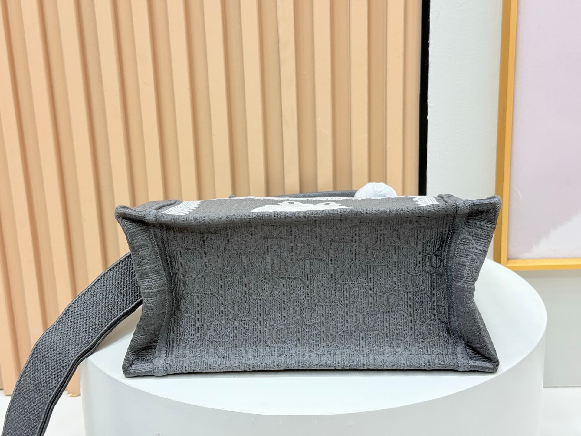 C2026 Details of Diore JWA’s new bags in the first season! The classic bags now have a modern twist. — image 7