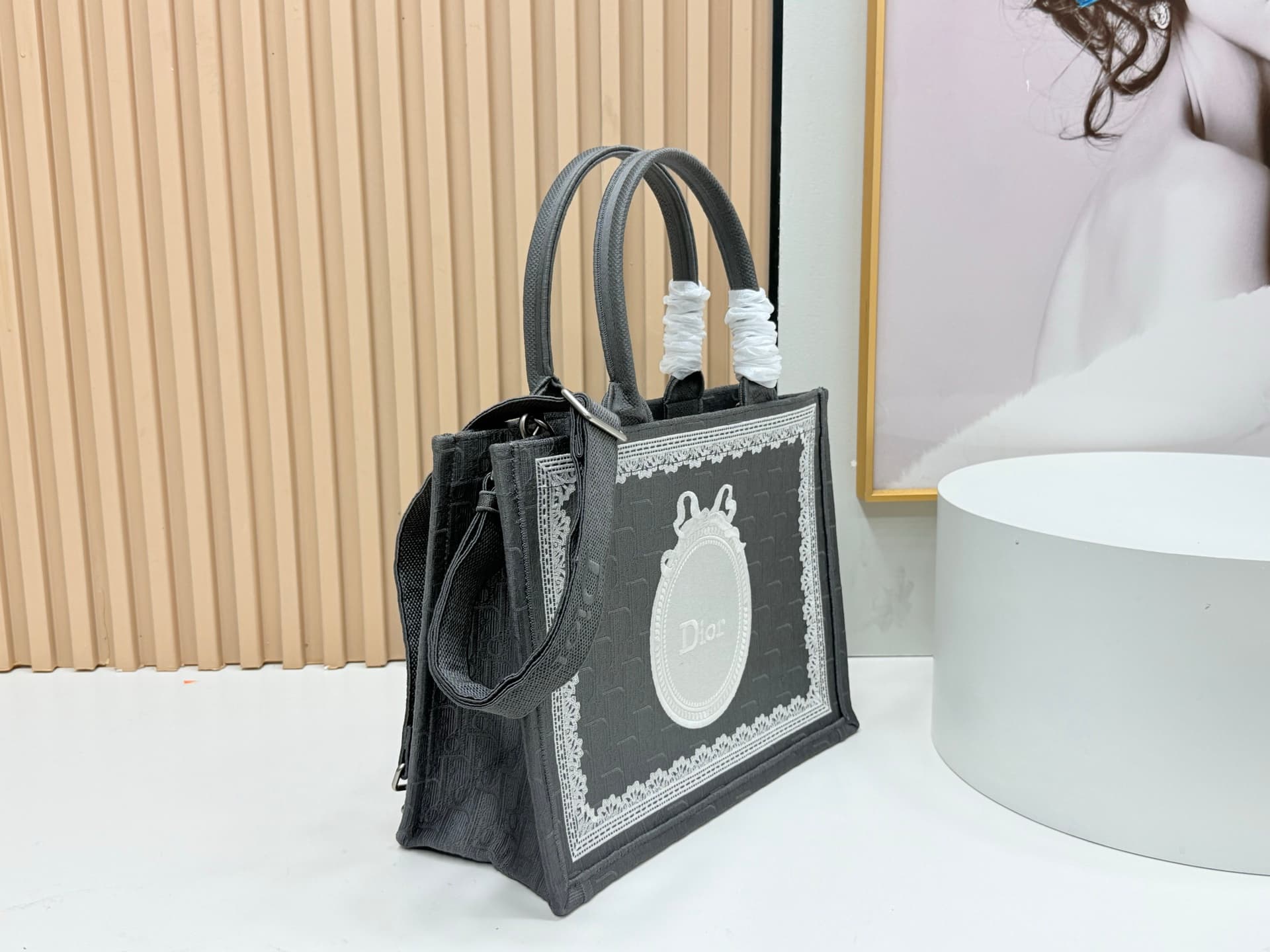 C2024 Details of Diore JWA’s new bags in the first season! The classic bags now have a modern twist. — image 2