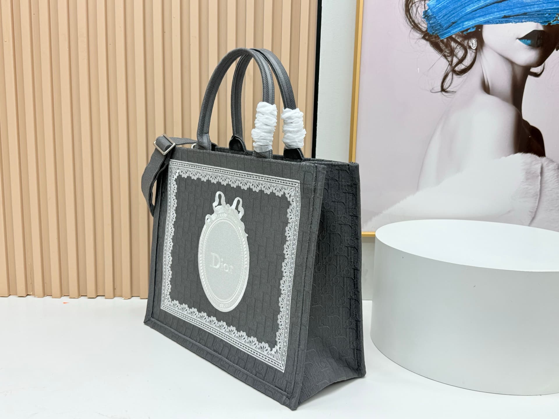 C2022 Details of Diore JWA’s new bags in the first season! The classic bags now have a modern feel. — image 3
