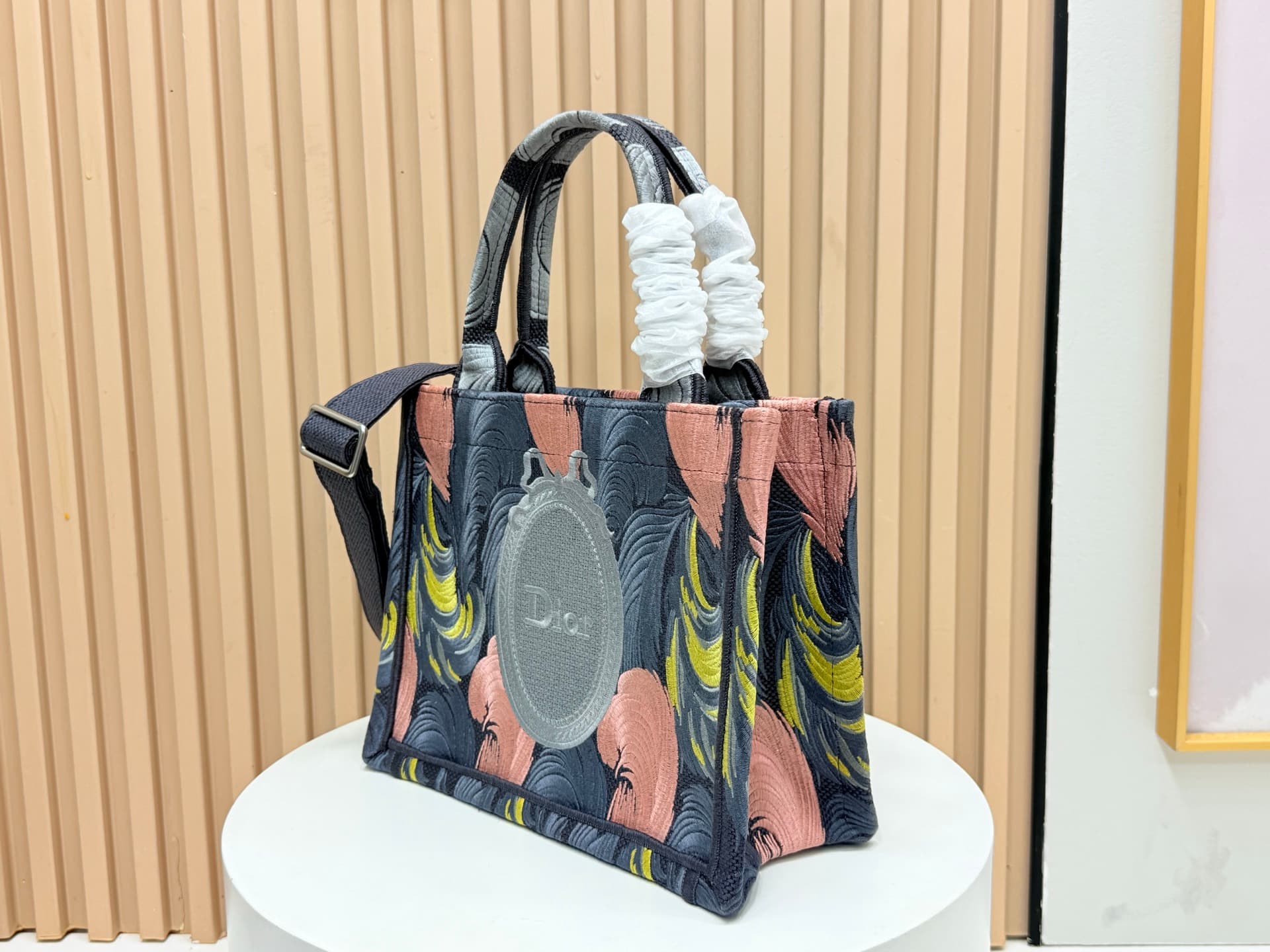 C1761 Details of Diore JWA’s new bags in the first season! The classic style with a modern twist — image 3