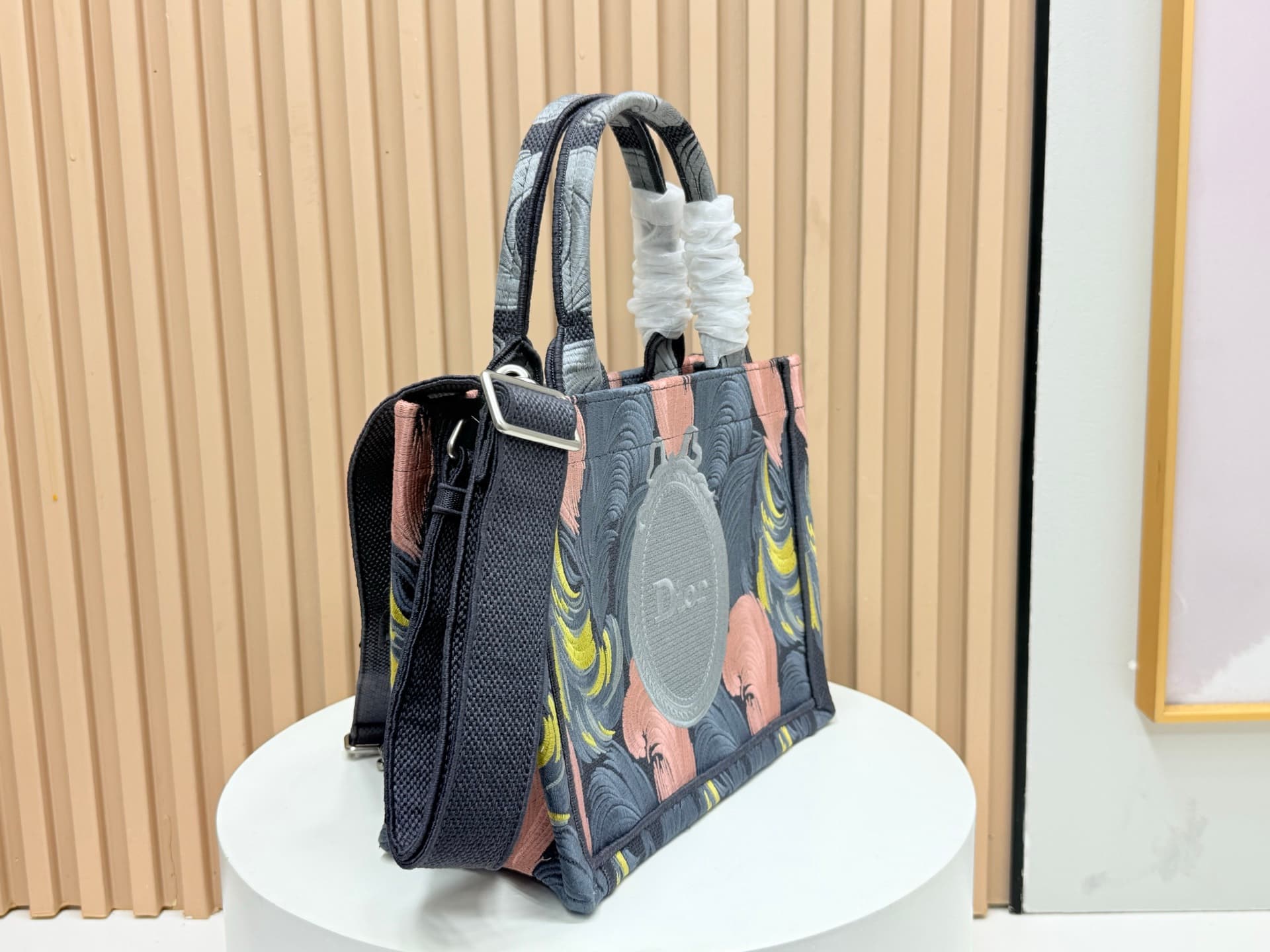 C1761 Details of Diore JWA’s new bags in the first season! The classic style with a modern twist — image 2