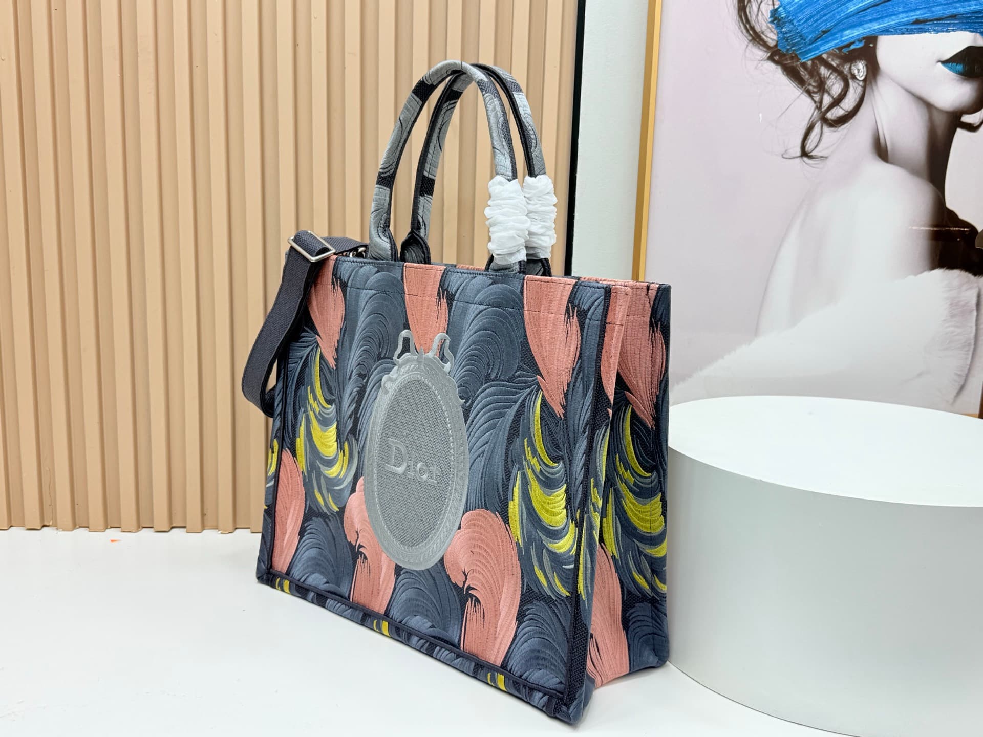 C1757 Details of Diô JWA’s new bags in the first season! The classic bags now have a modern feel. — image 3