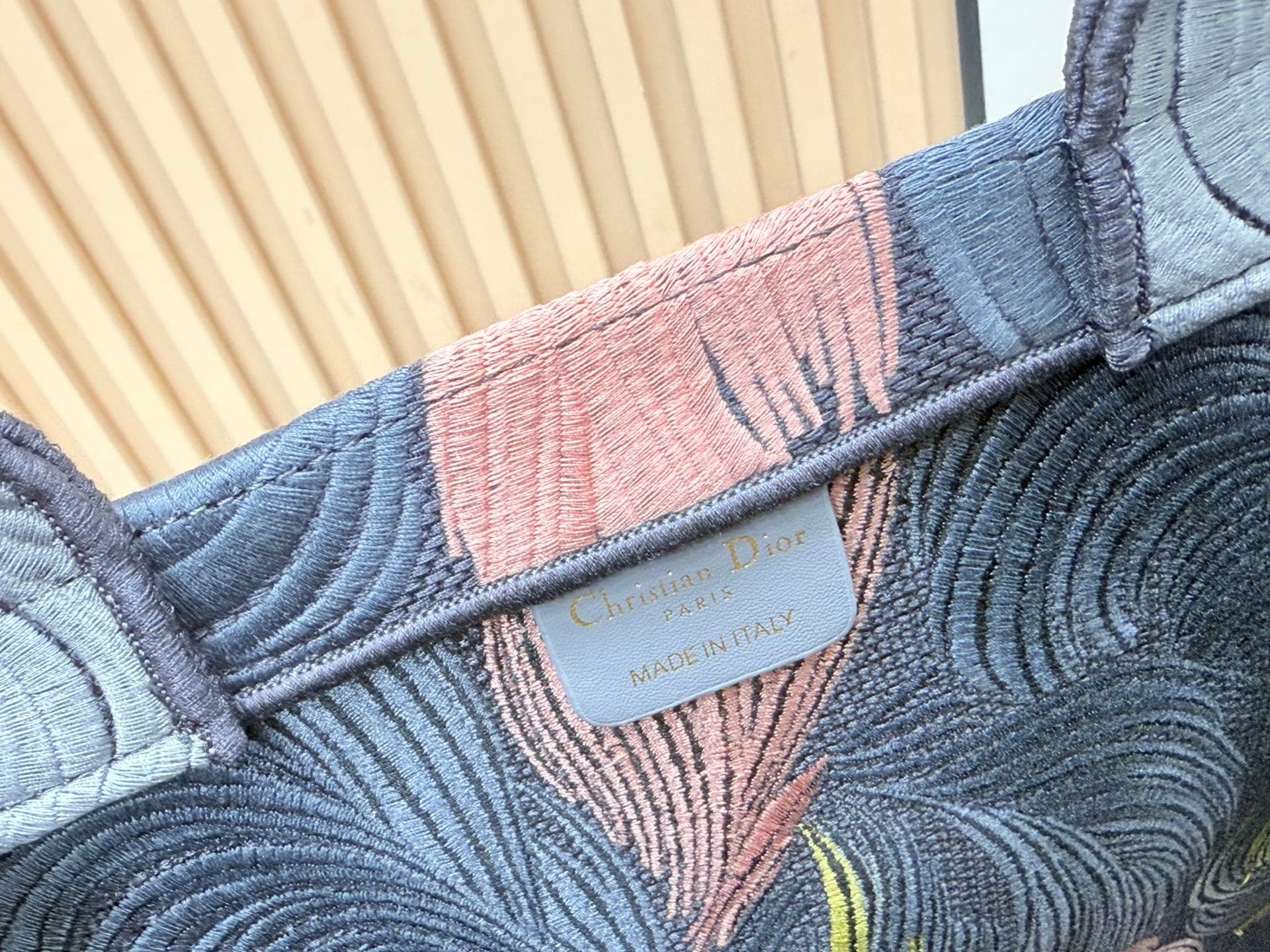 C1757 Details of Diô JWA’s new bags in the first season! The classic bags now have a modern feel. — image 7
