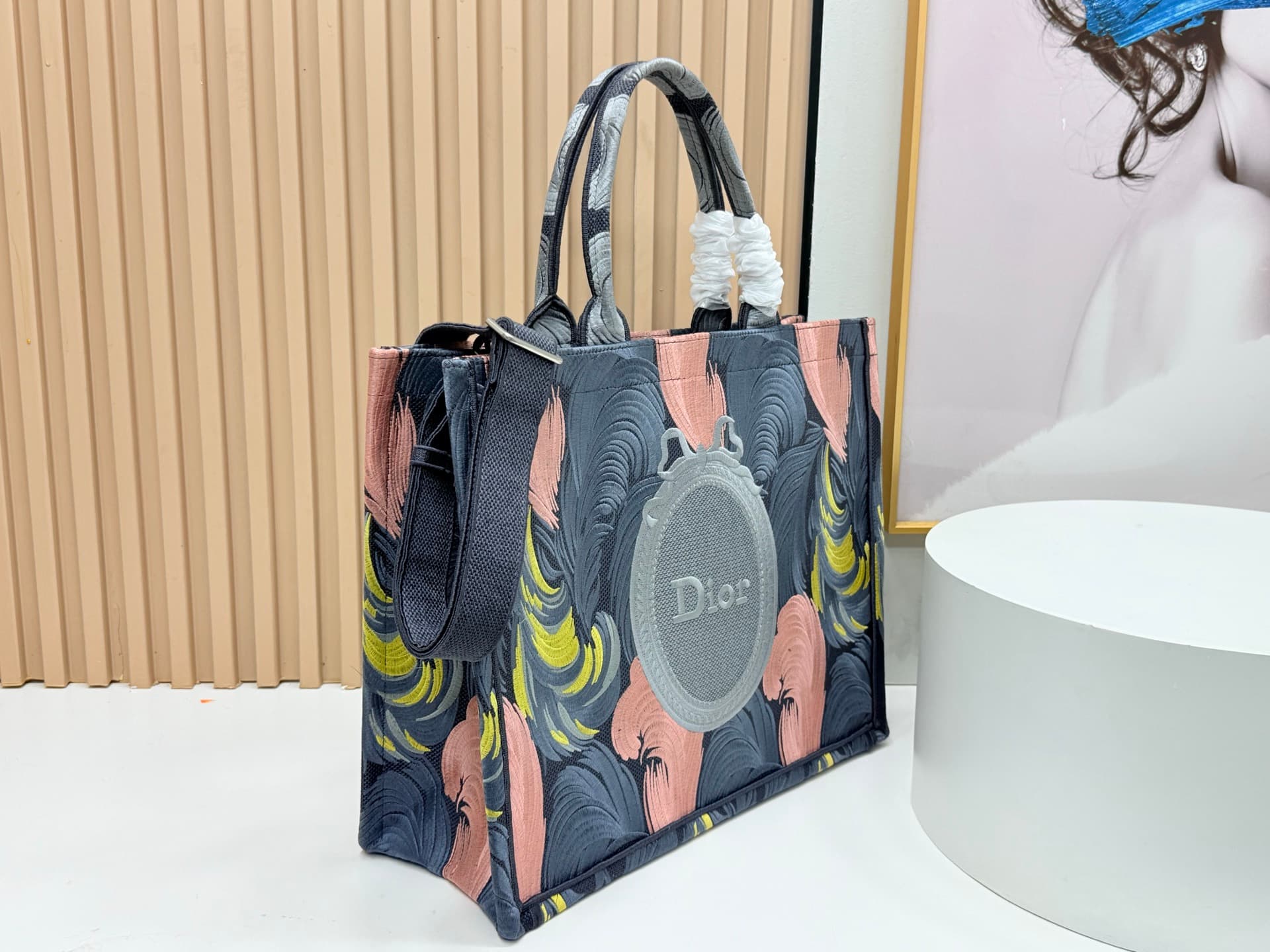 C1757 Details of Diô JWA’s new bags in the first season! The classic bags now have a modern feel. — image 2