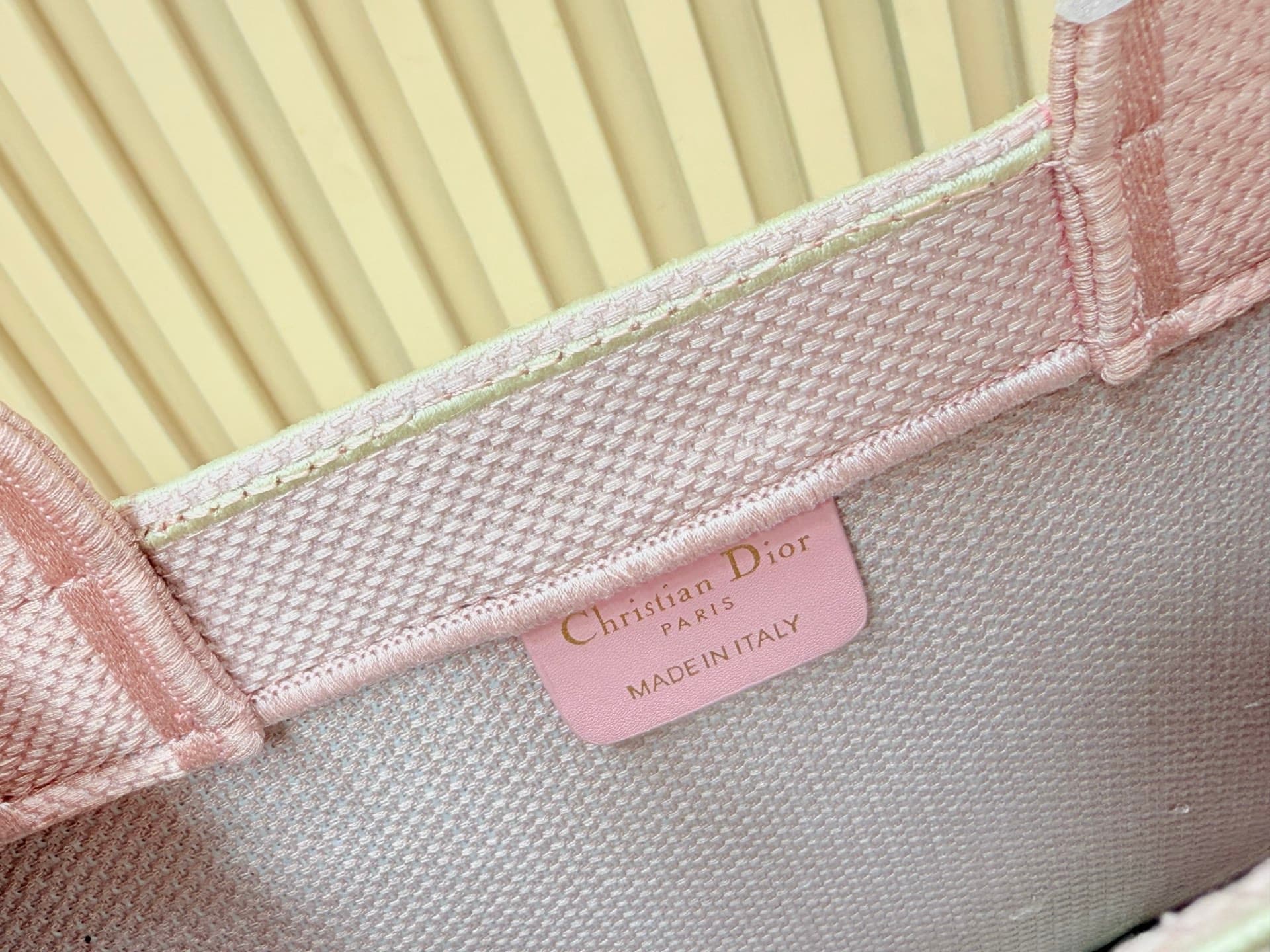 C1755 Details of Diore JWA’s new bags in the first season! The classic bags now have a modern twist. — image 7