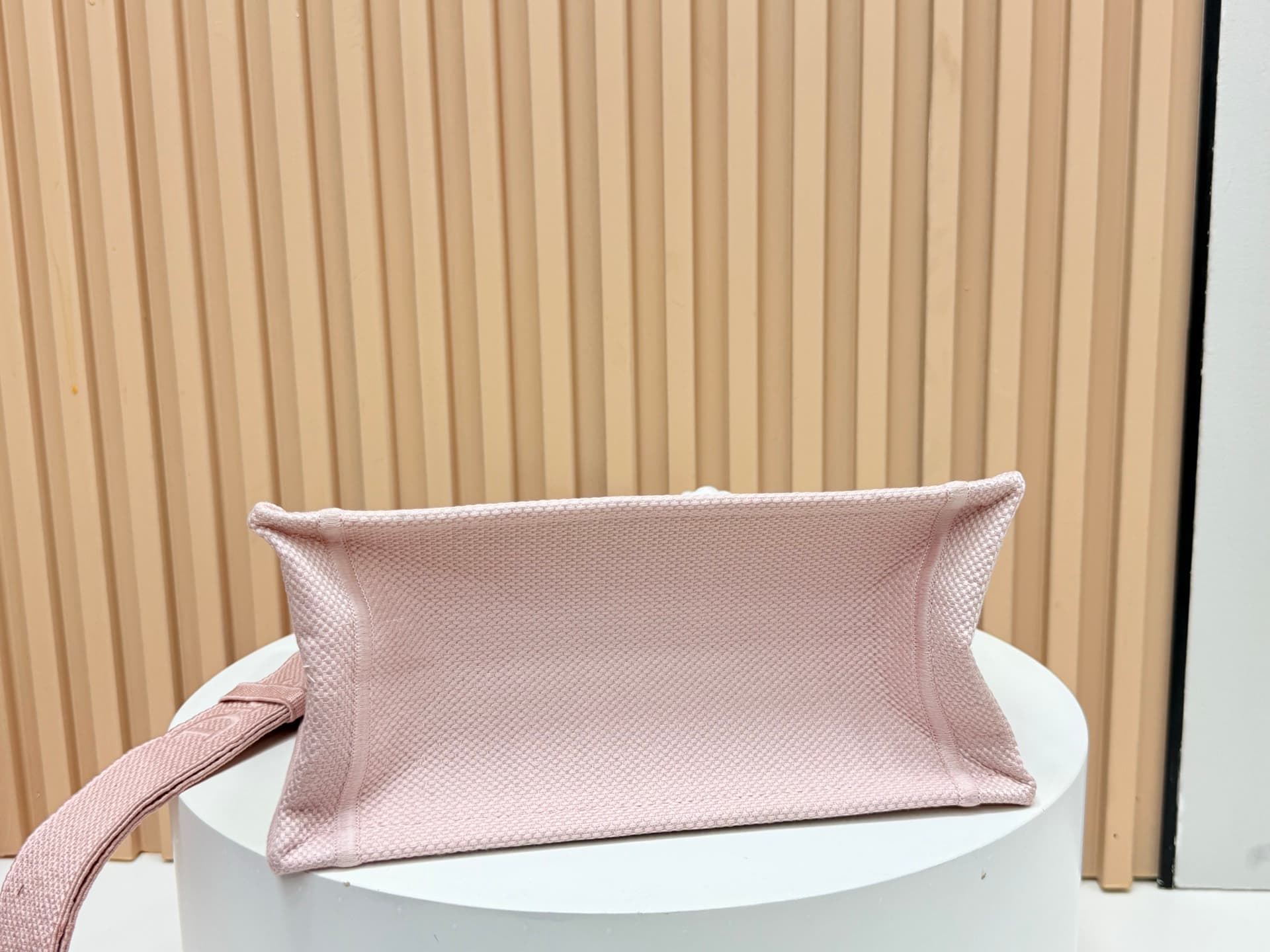 C1755 Details of Diore JWA’s new bags in the first season! The classic bags now have a modern twist. — image 8