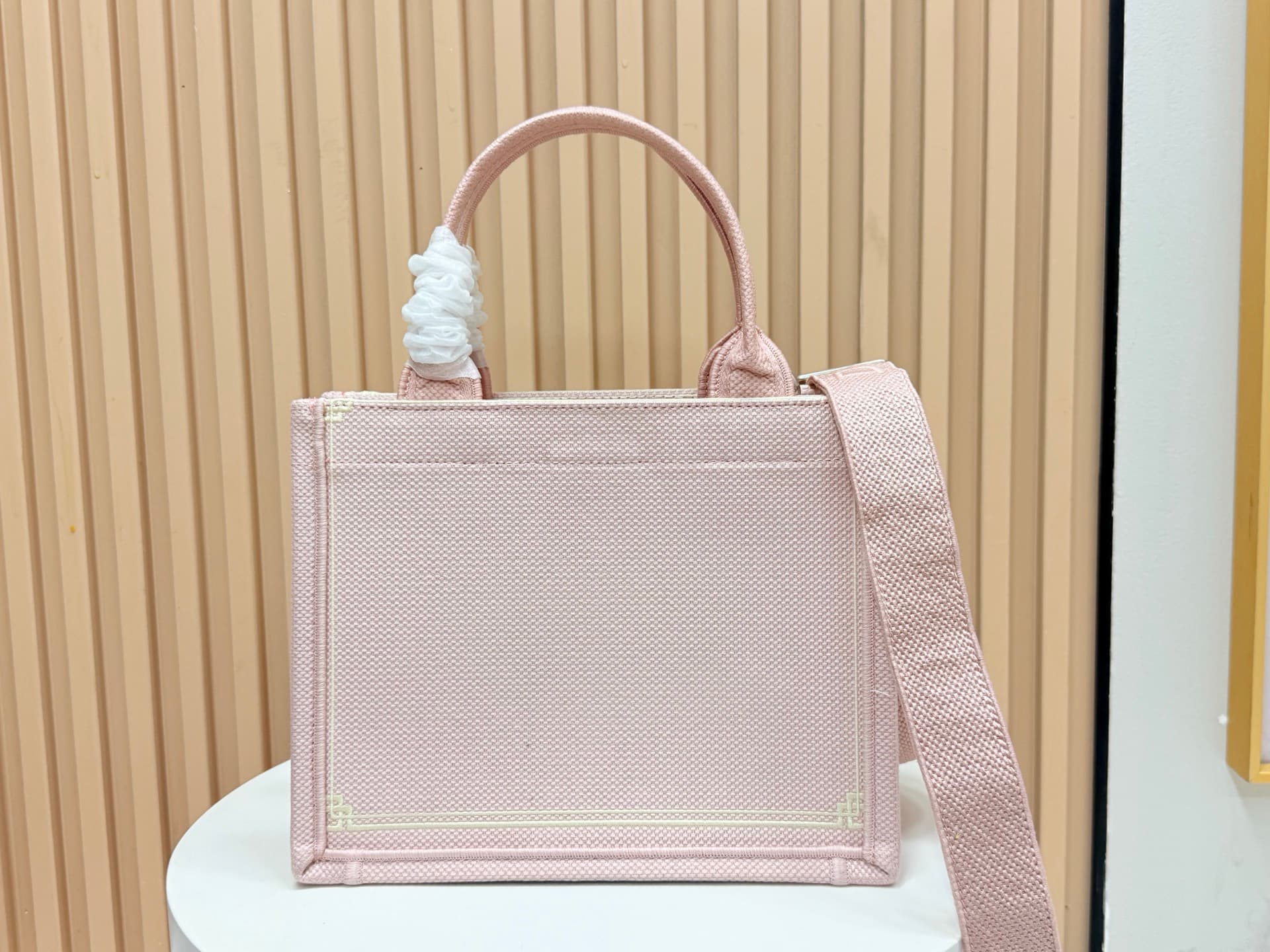 C1755 Details of Diore JWA’s new bags in the first season! The classic bags now have a modern twist. — image 4